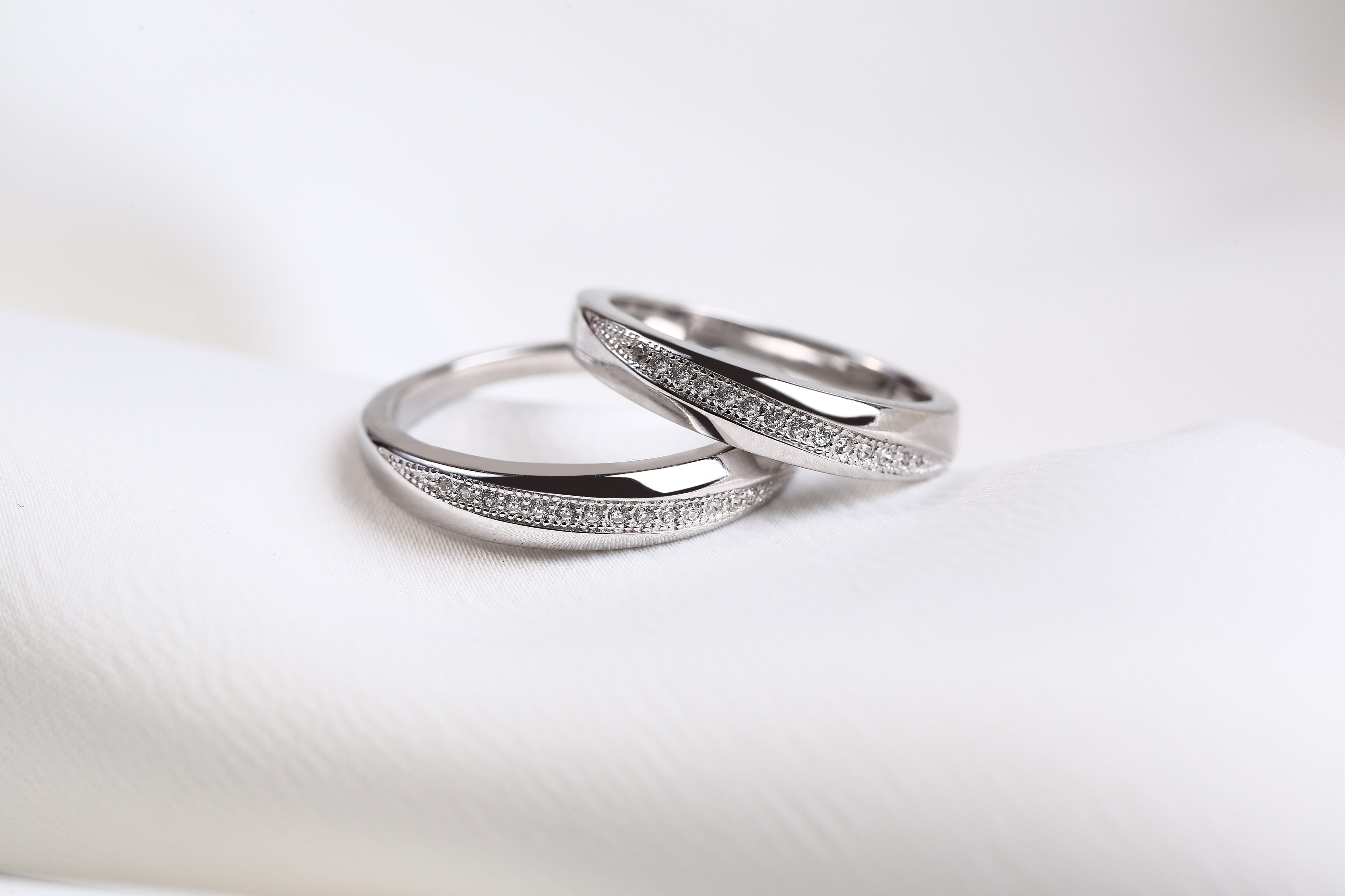 wedding rings, positive emotion, event, silver colored, white gold ring, couple - relationship, two objects, rings, ring, luxury, metal, married, celebration, HD Wallpaper