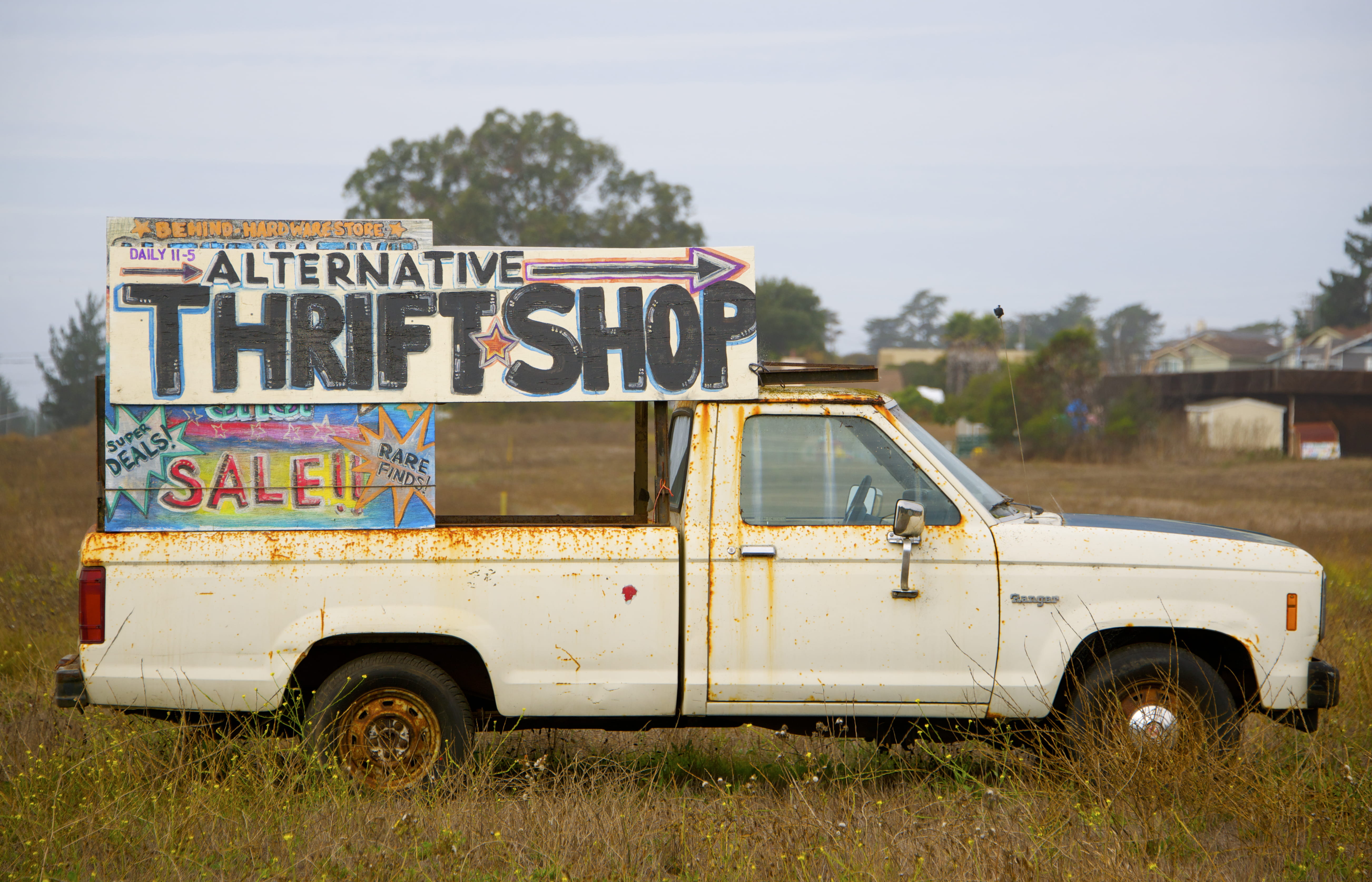 stationary, motor vehicle, van, outdoors, vintage, nature, sign, car, side view, communication, 5K, focus on foreground, architecture, land Vehicle, signage, HD Wallpaper