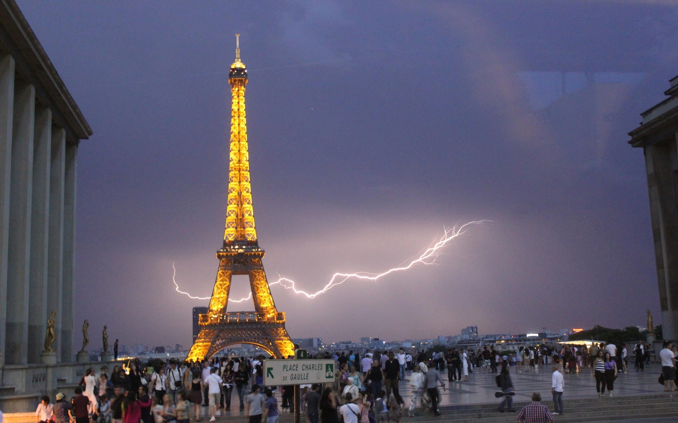 Paris, city, lightning, 2K, eiffel, tall - high, built structure, tourism, large group of people, real people, the past, storm, illuminated, architecture, HD Wallpaper