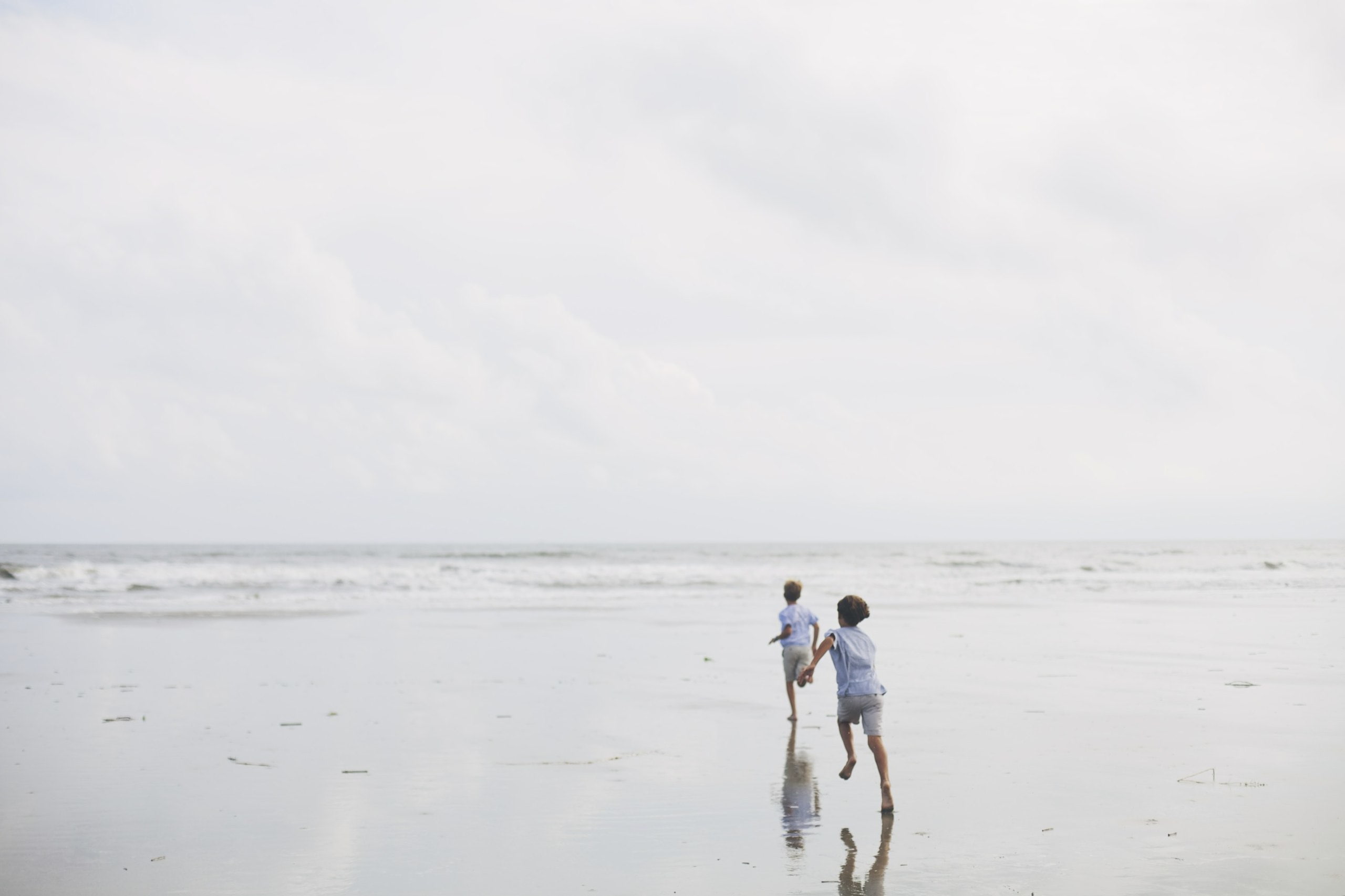 day, light, beach, running, the sky, sea, children, 2K, sand, joy, shore, HD Wallpaper