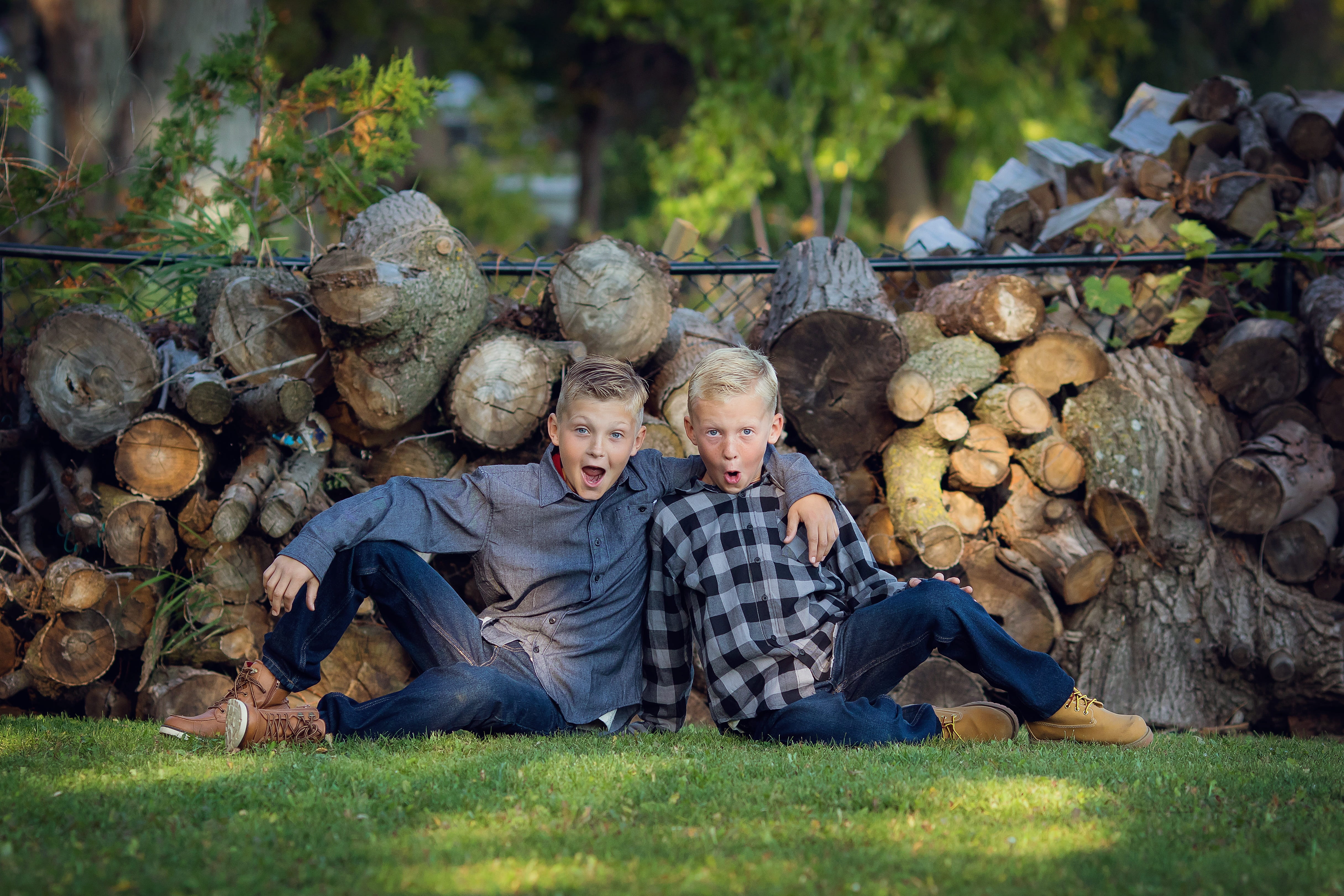 leisure activity, Happiness, son, tree, parent, fun, casual clothing, young, father, autumn, 4K, children, outdoor, summer, males, wood, nature, togetherness, HD Wallpaper