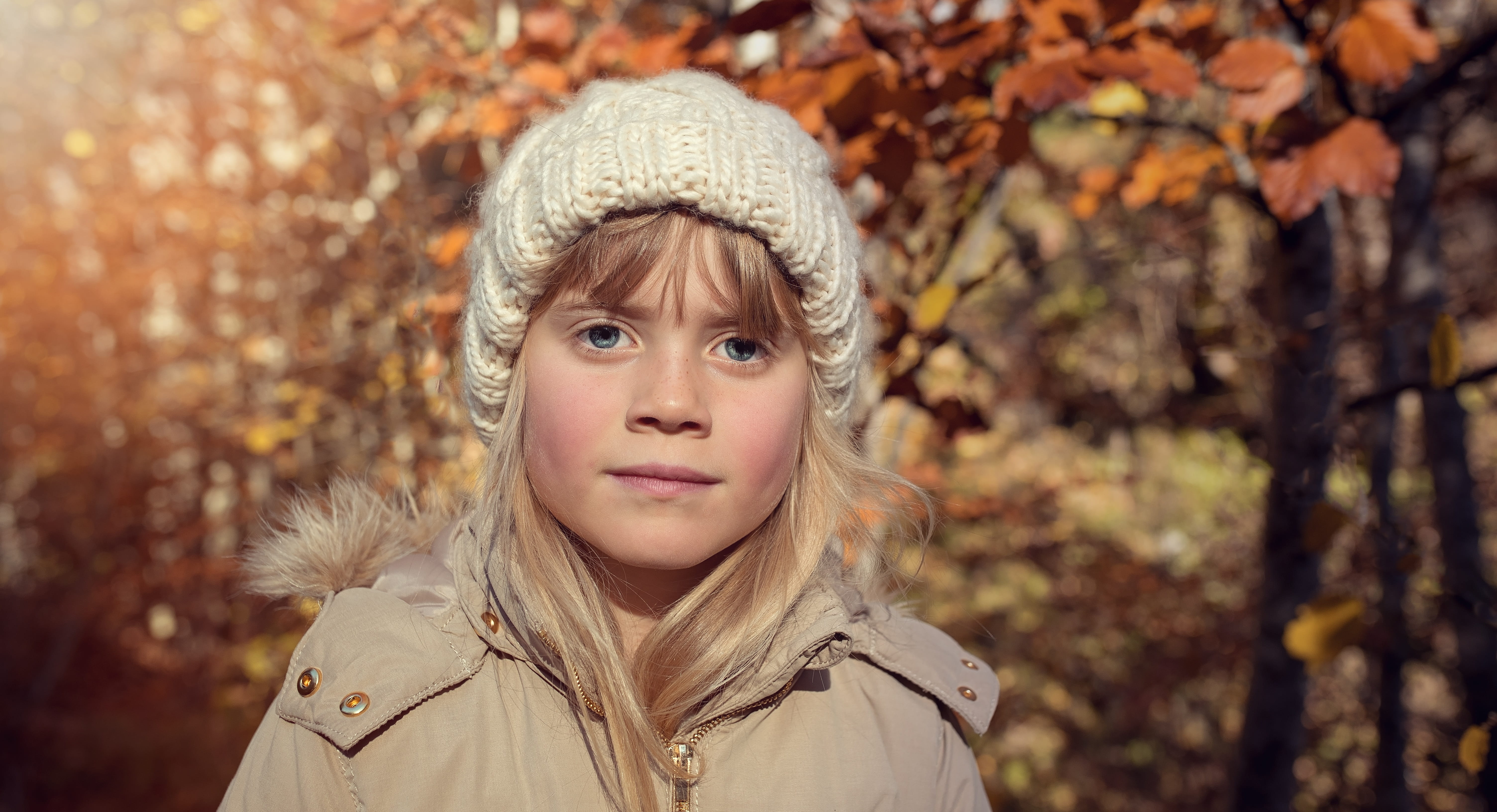 innocence, Cap, winter, Blond, fall leaves, hair, child, warm clothing, close, hairstyle, one girl only, offspring, Human, clothing, walk, children only, HD Wallpaper
