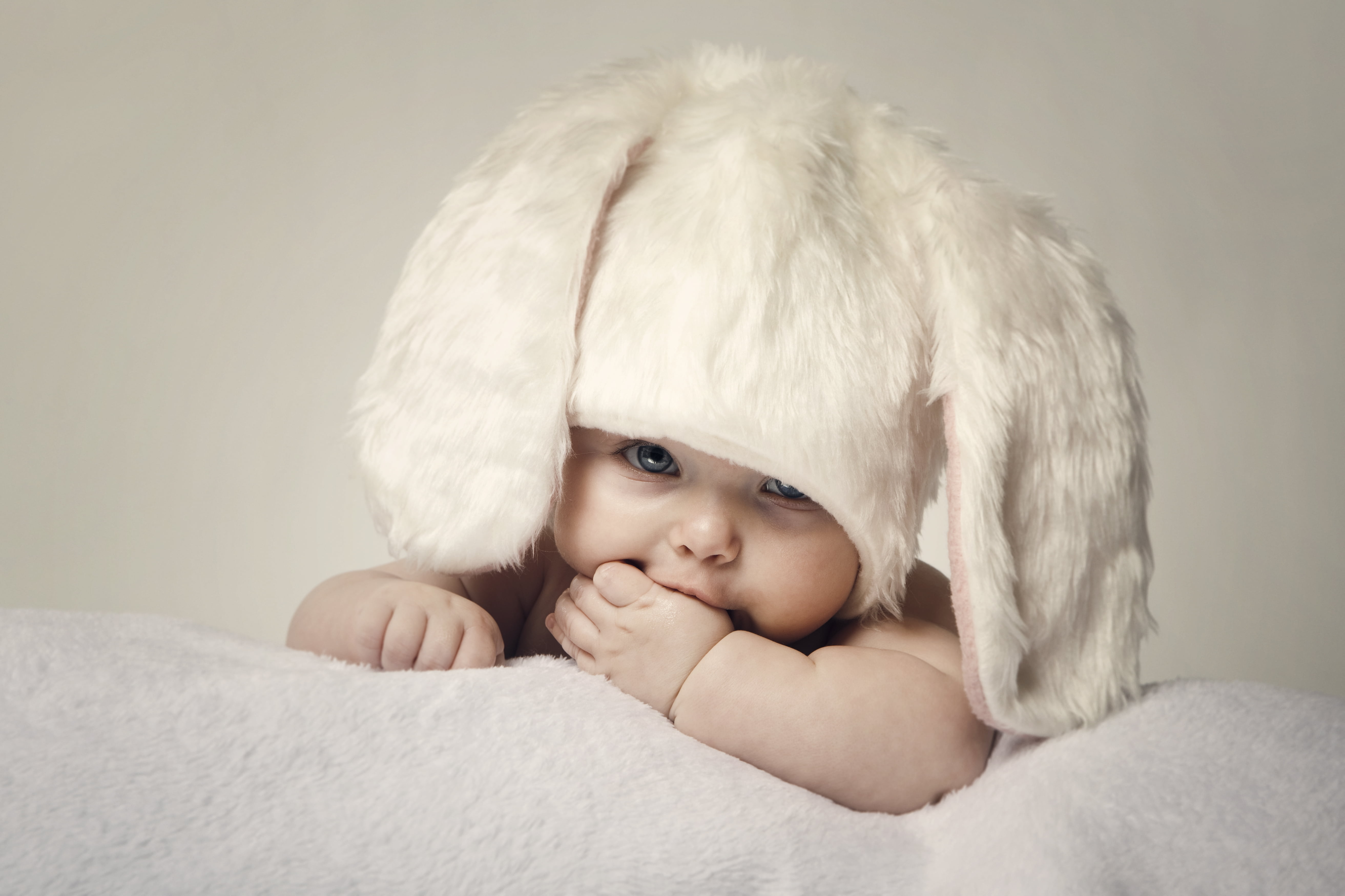 5K, happy child, one Person, studio Shot, comfortable, babyhood, happiness, boys, Rabbit, portrait, small, Child, smiling, cheerful, white, lying Down, HD Wallpaper