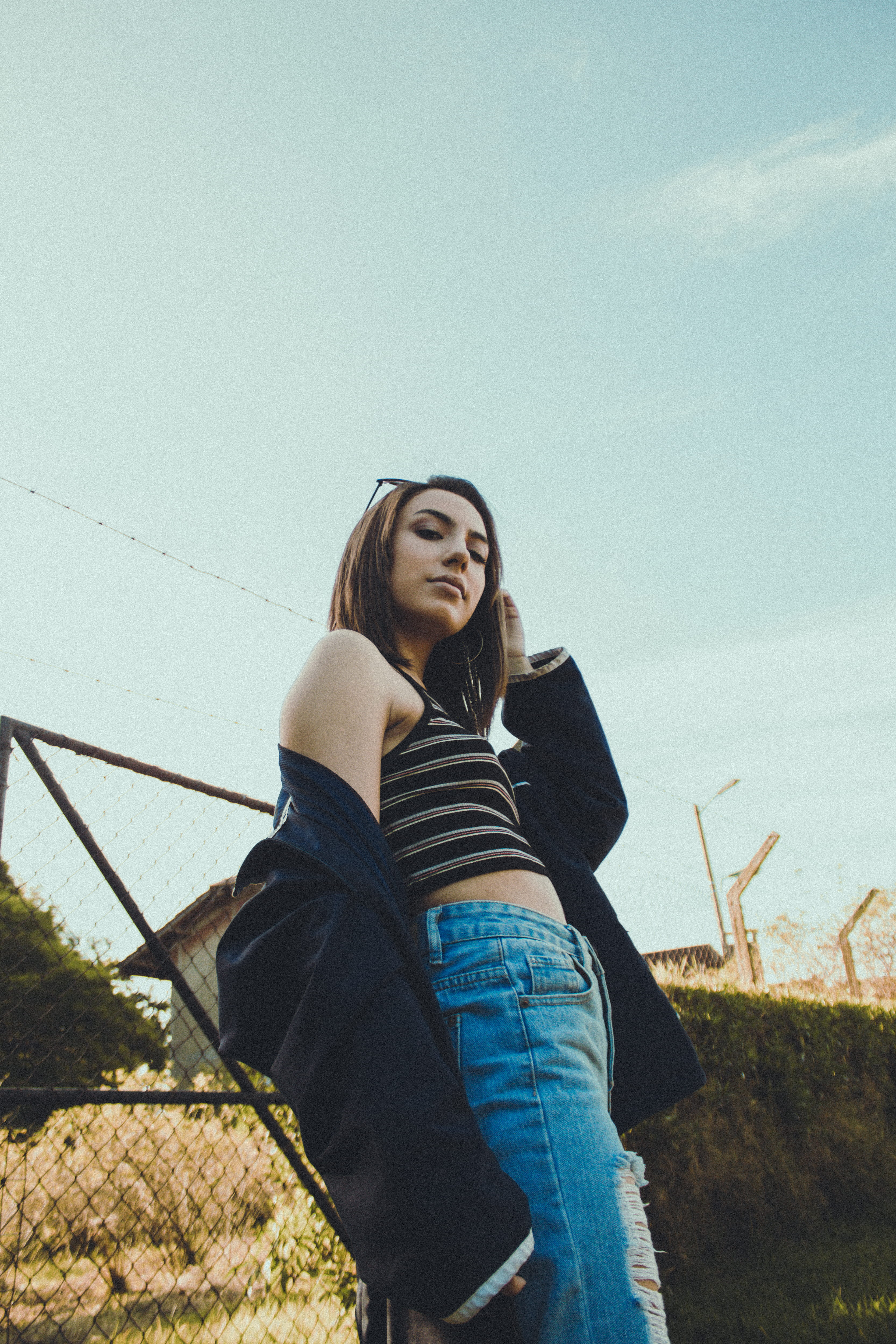 cool, real people, adult, standing, young women, outdoors, editorial, leisure activity, campo, field, urban, nature, women, low angle view, model, land, Phone HD Wallpaper