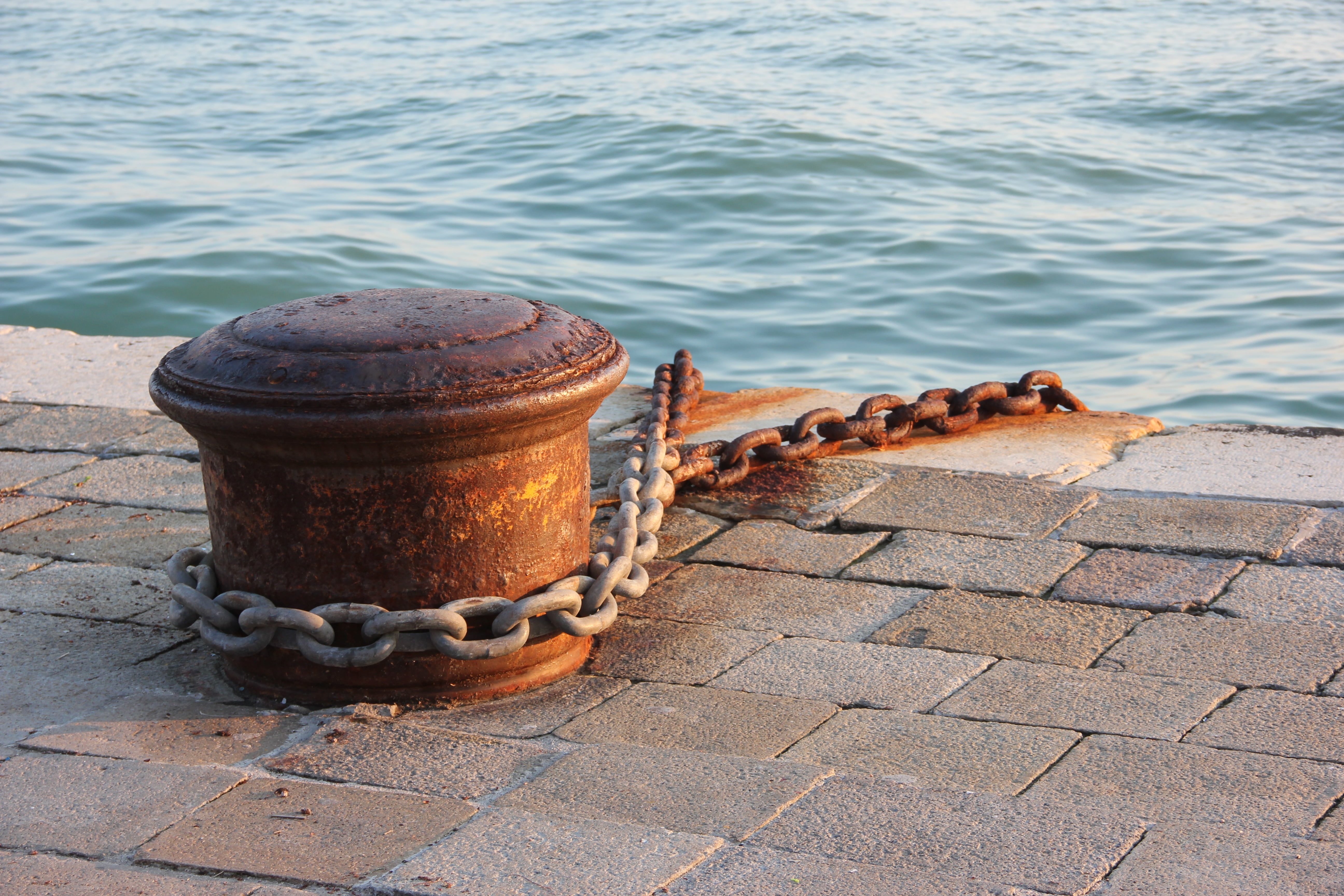 nature, cleat, bollard, sea, rusty, metal, transportation, post, tied down, rope, sunlight, paving stone, outdoors, day, pier, water, high angle view, anchorage, HD Wallpaper