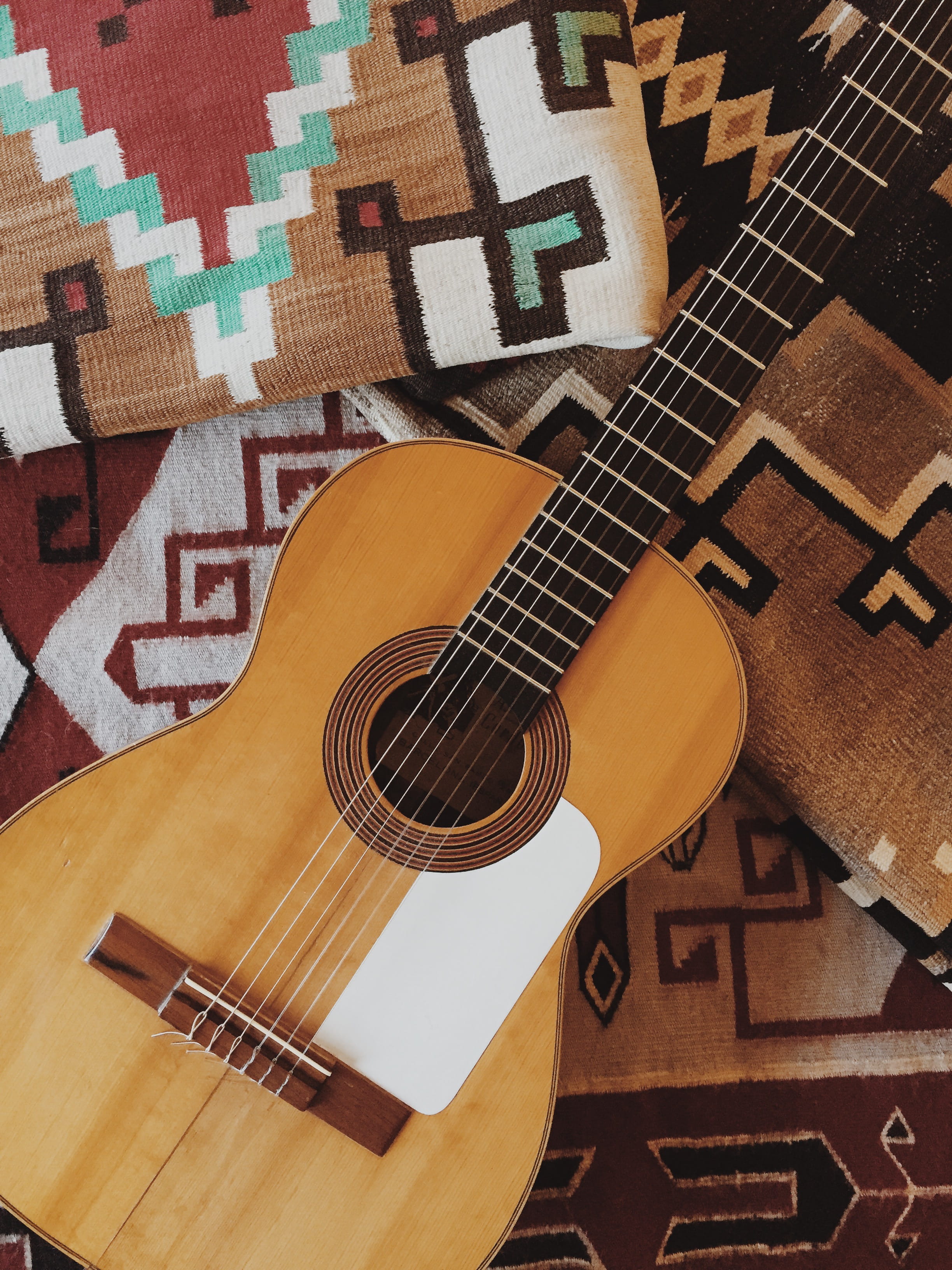 acoustic Guitar, string, wood - Material, musical Instrument String, 2K, musical Instrument, brown, blue, still life, paper, high angle view, no people, Phone HD Wallpaper