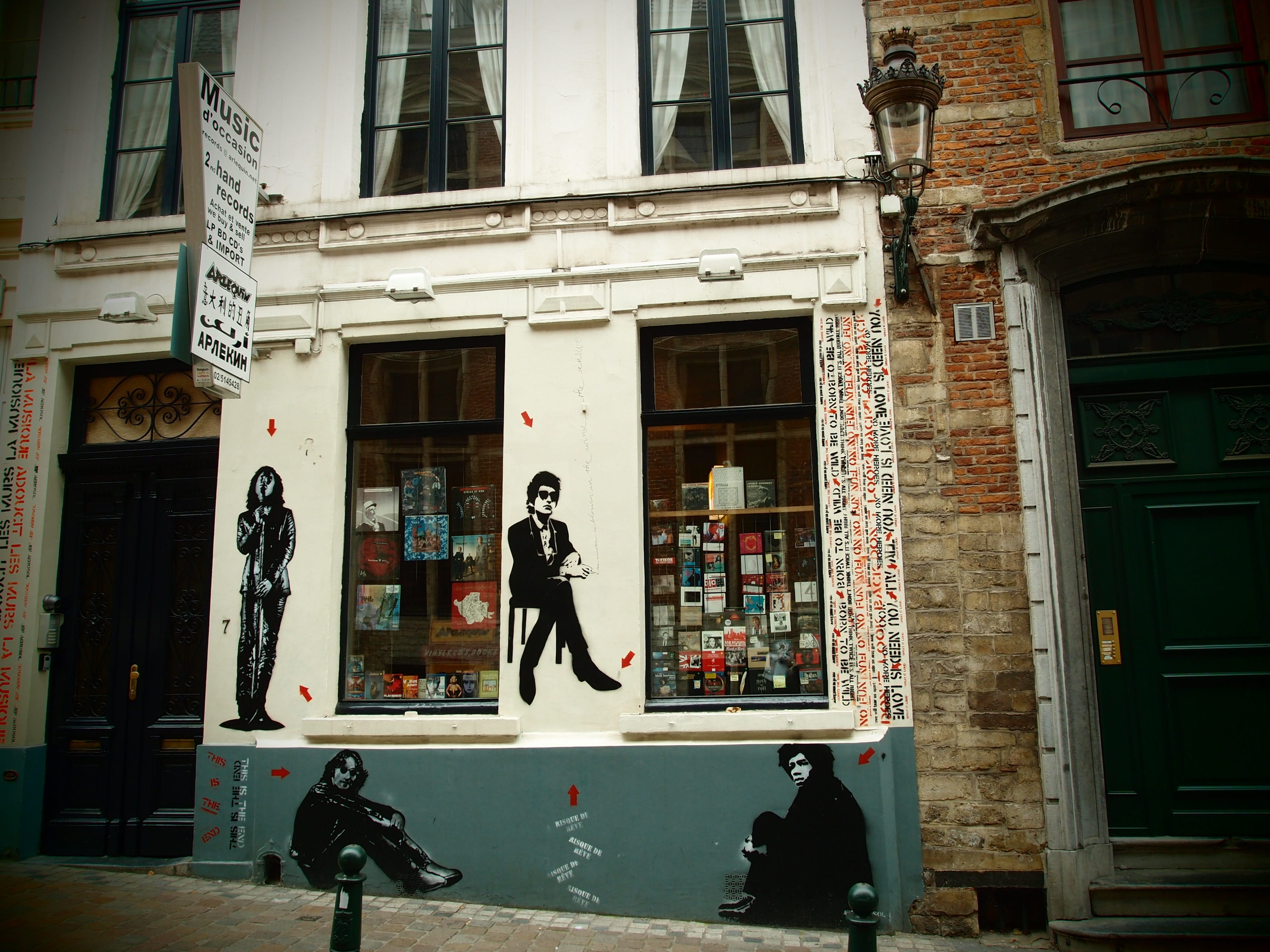 Street Art, sid vicious, architecture, human representation, communication, a music shop, 2K, jimi hendrix, day, Musicians, statue, male likeness, city, HD Wallpaper