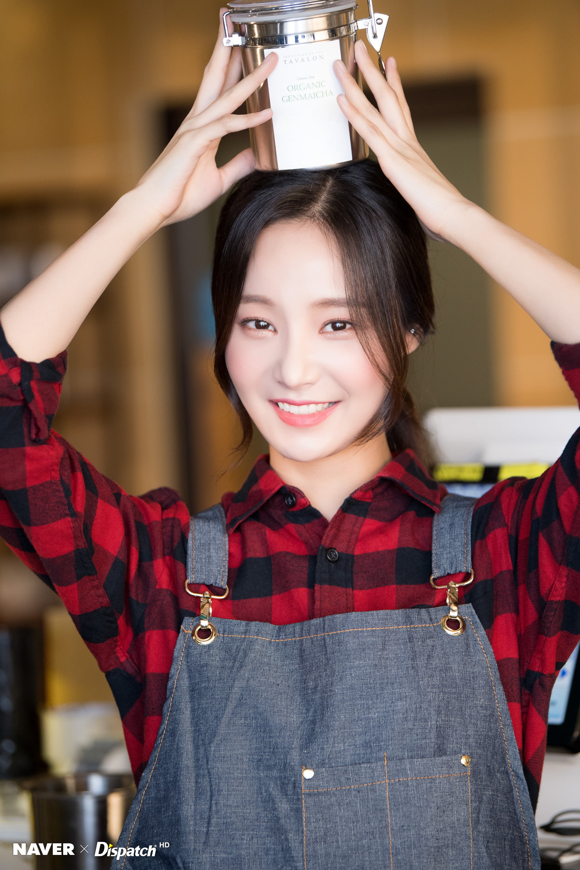 K-pop, women, Asian, 2K, Momoland, smiling, dark hair, women indoors, arms up, Phone HD Wallpaper