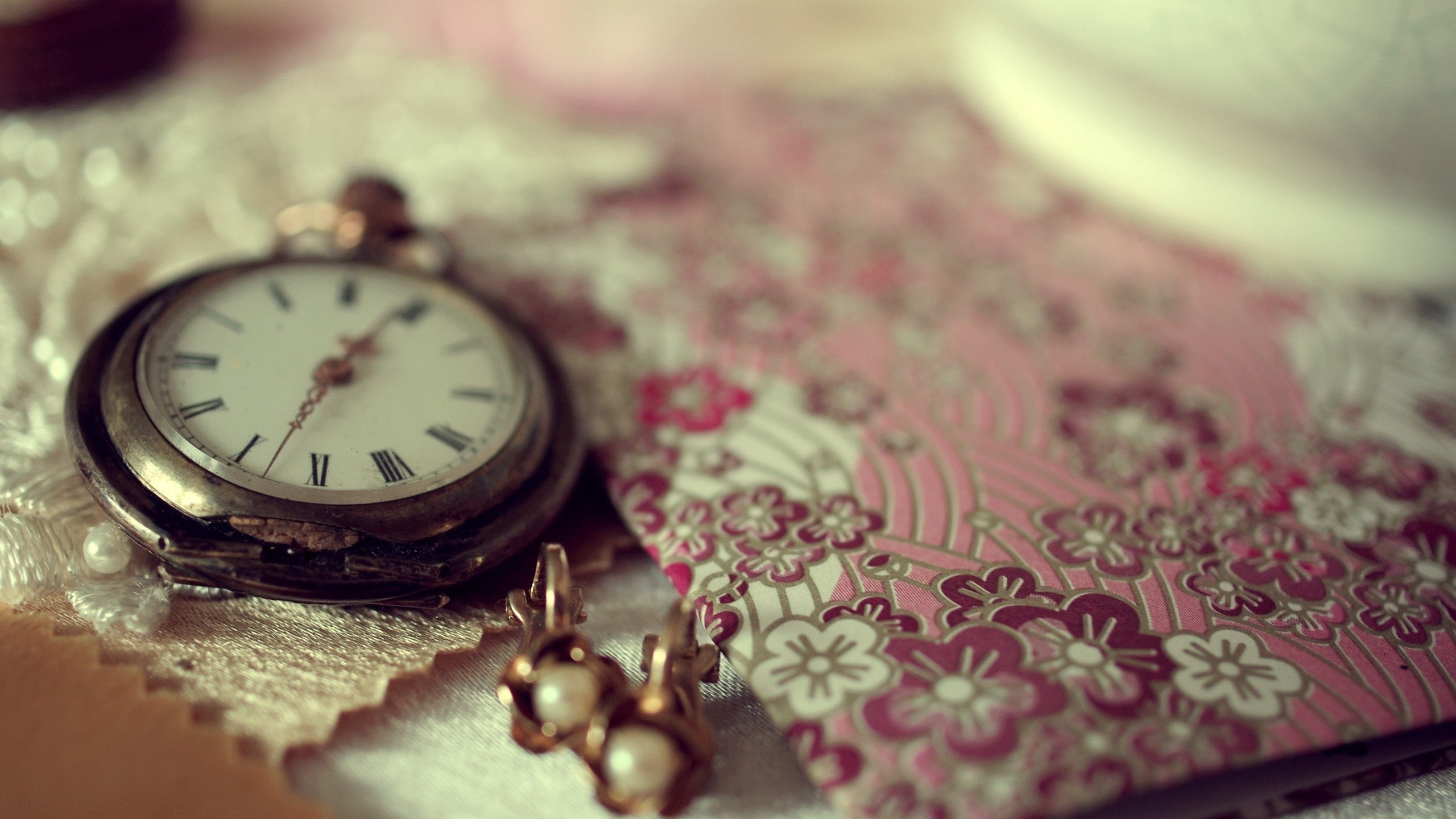 no people, antique, pocket watch, depth of field, number, minute hand, selective focus, floral pattern, instrument of time, close-up, clock hand, clock, HD Wallpaper