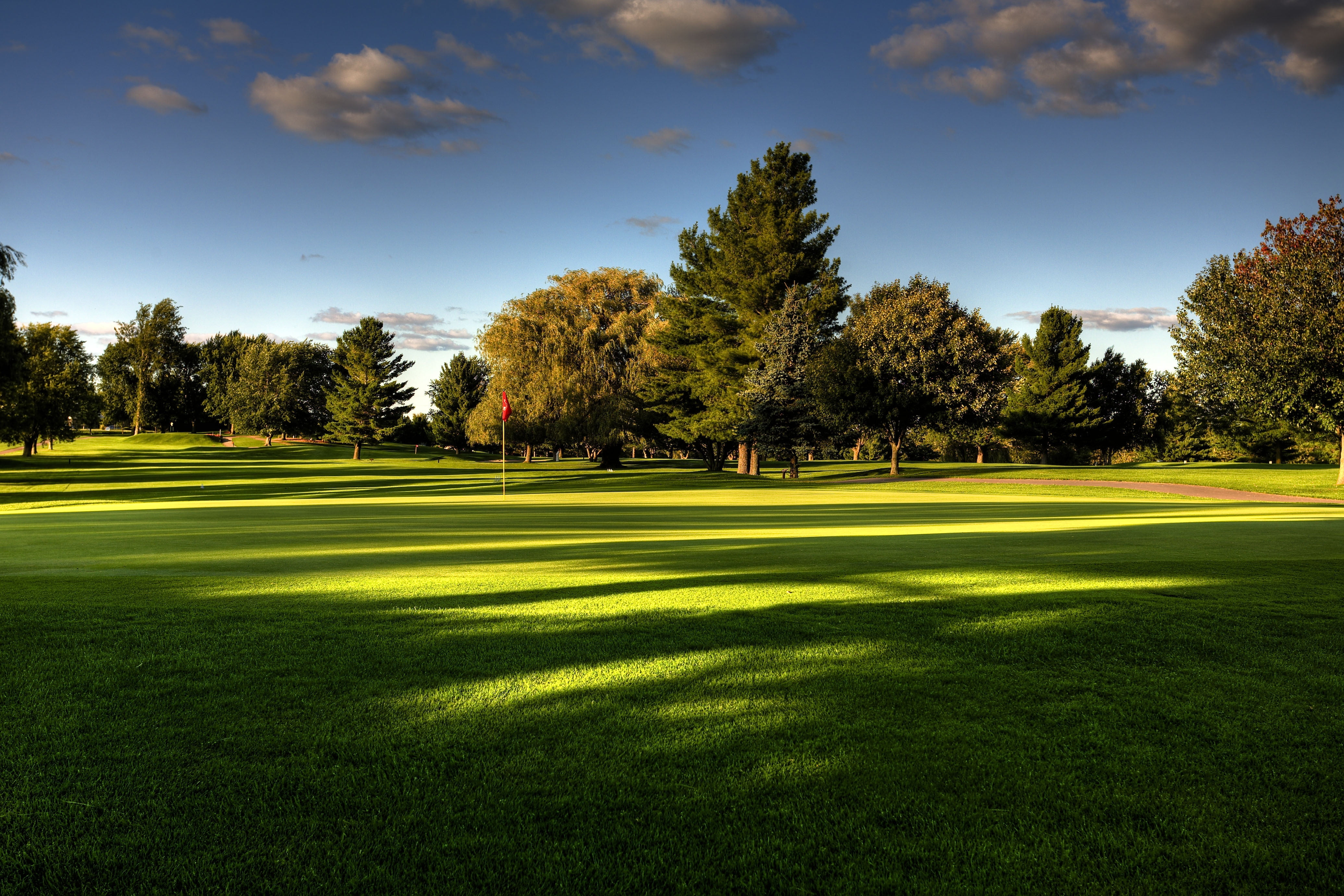 activity, tranquil scene, flag, tranquility, no People, golf Flag, outdoors, golf Course, green Color, lawn, tree, growth, park - Man Made Space, competitive Sport, HD Wallpaper