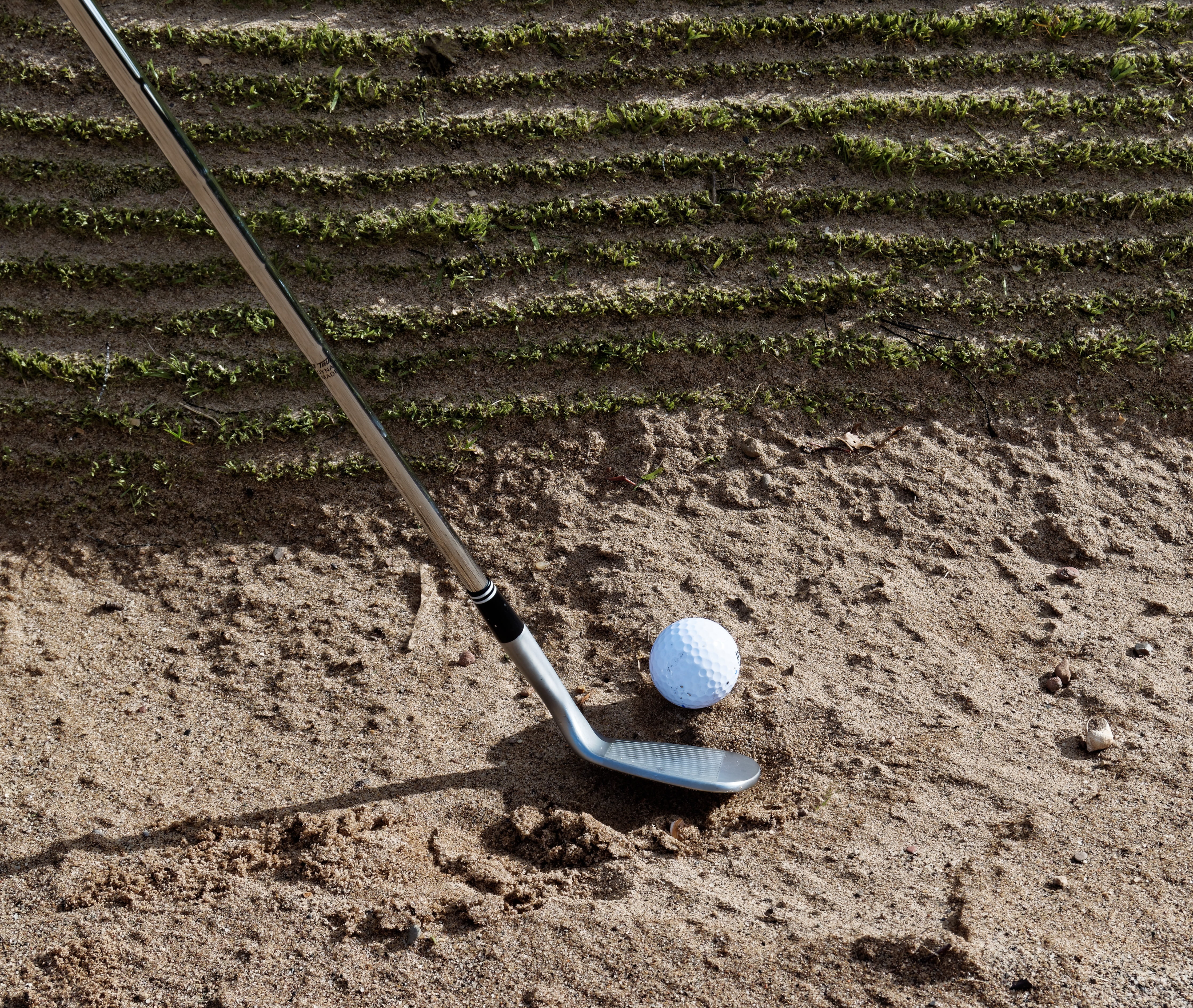 ball, sand, activity, golf club, recreation, golfing, garden hose, fairway, one person, sport, game, leisure, hand tool, trap, course, dirt, gardening equipment, HD Wallpaper