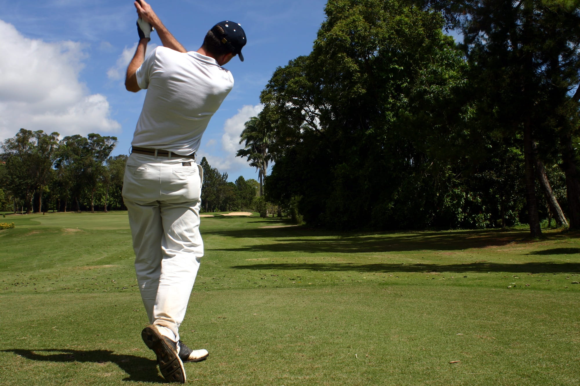 casual clothing, grass, tree, lifestyles, plant, leisure activity, 1080P, land, outdoors, weekend activities, real people, golf course, sport, day, Rear, HD Wallpaper
