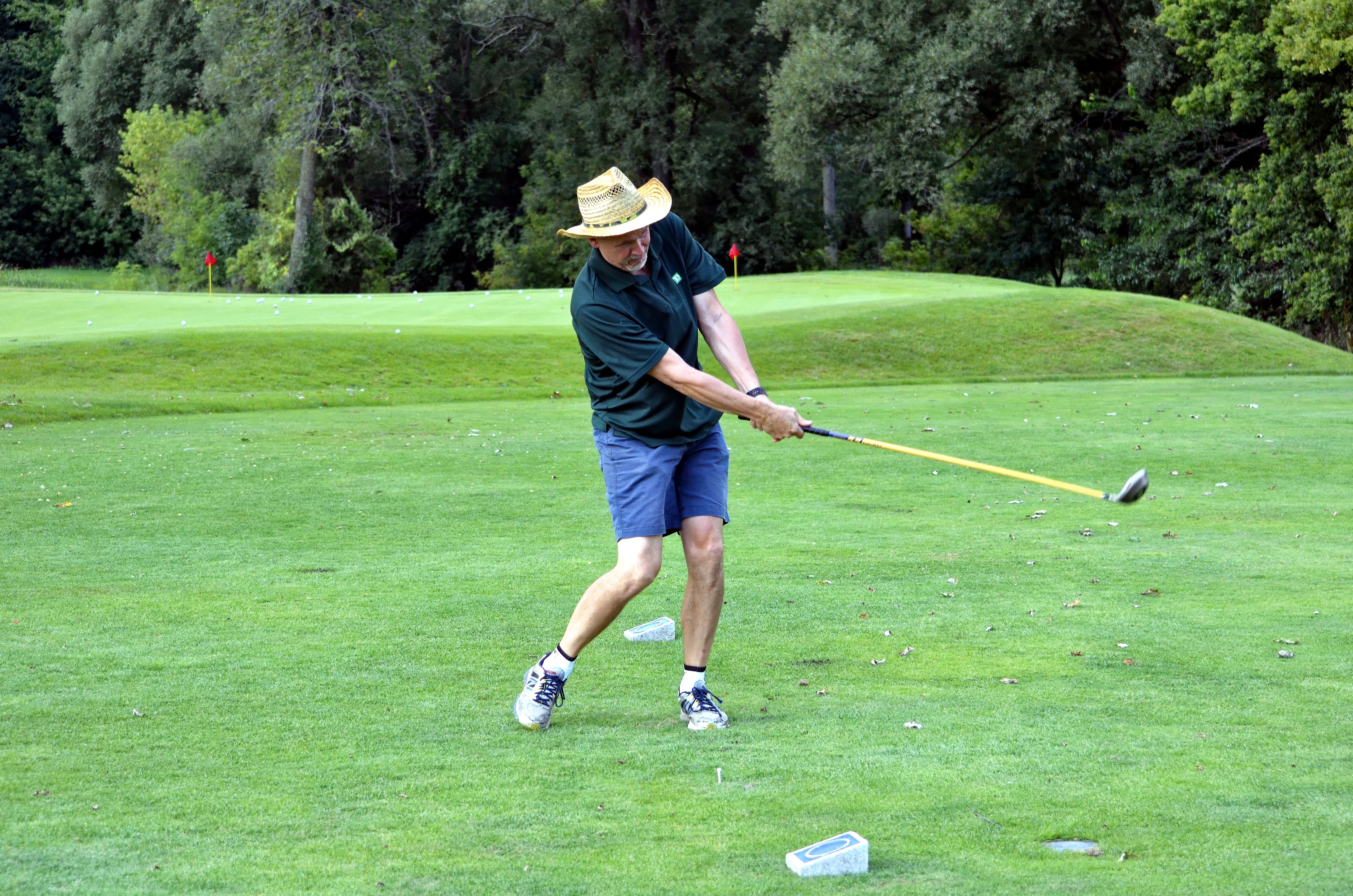 green color, weekend activities, sport, club, hitting, nature, leisure, leisure activity, golf clubs, golfing, golf, tee, golf course, full length, player, HD Wallpaper