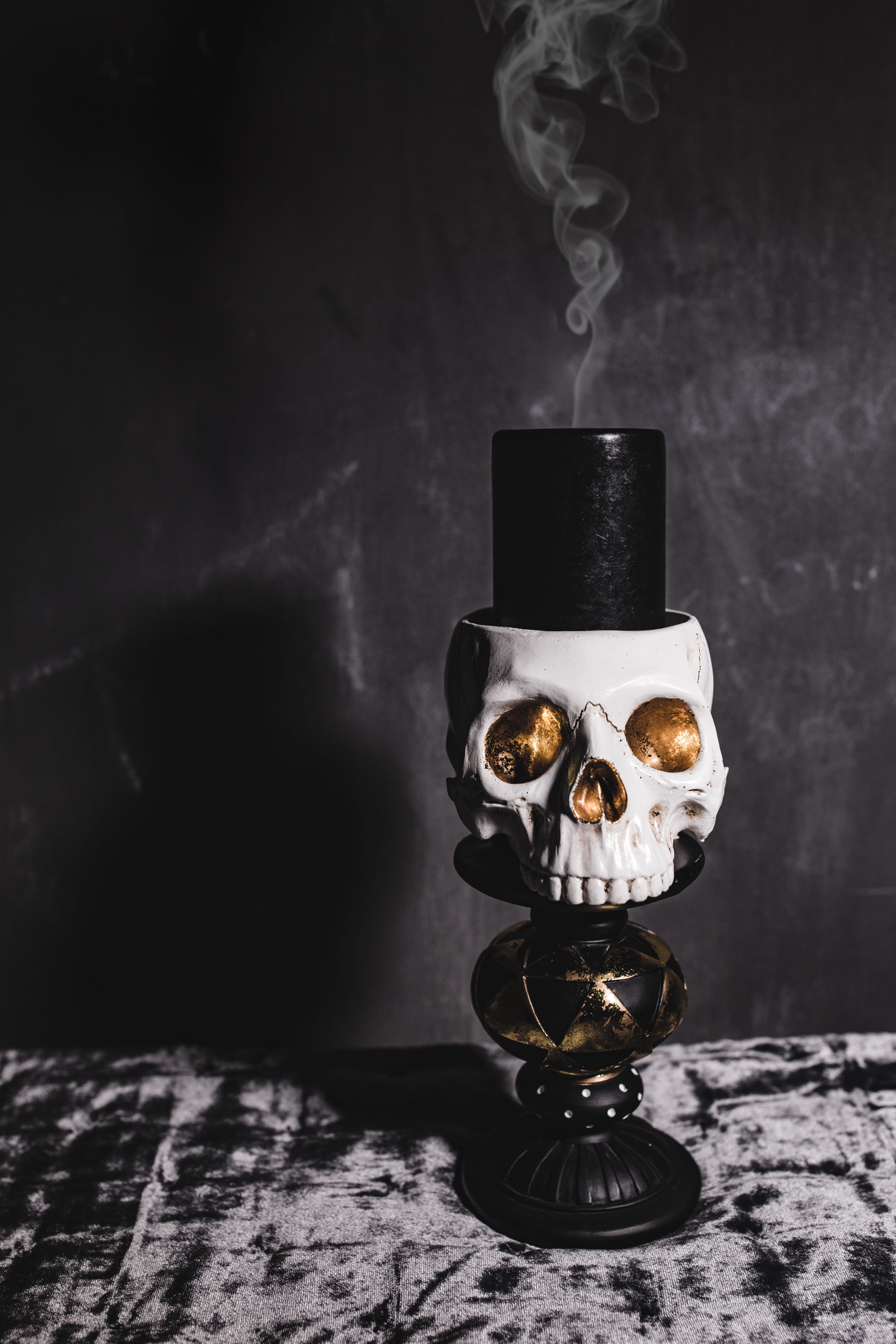 metal, decorations, bone, dark, skulls, technology, close-up, autumn, scary, fall, decor, table, lighting equipment, 5K, art and craft, halloween, focus on foreground, Phone HD Wallpaper