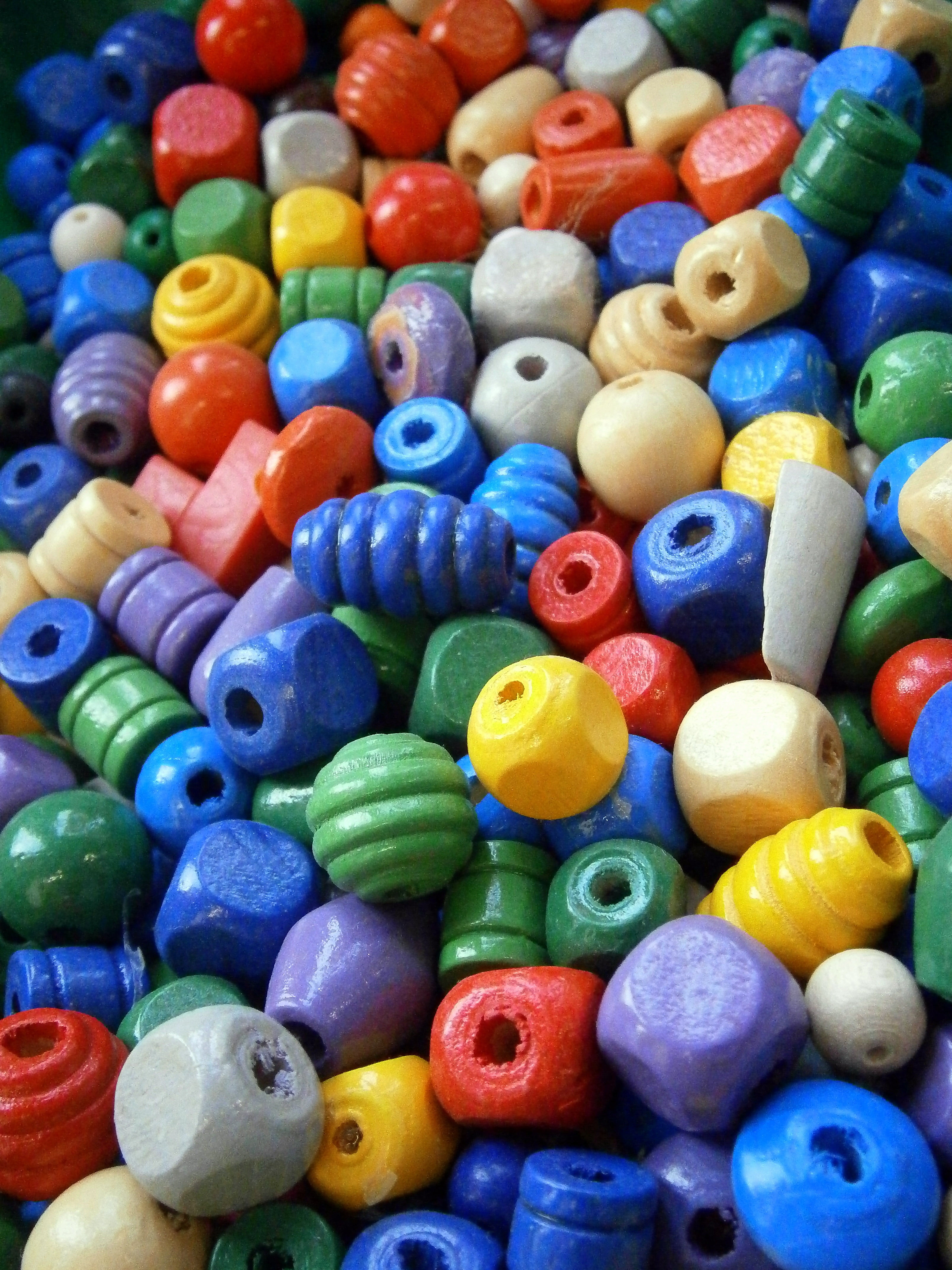 still life, indoors, hobby, toy, leisure activity, close-up, beads, wood, 4K, art and craft, design, many, bead, blue, chain, play, variation, bracelet, Phone HD Wallpaper