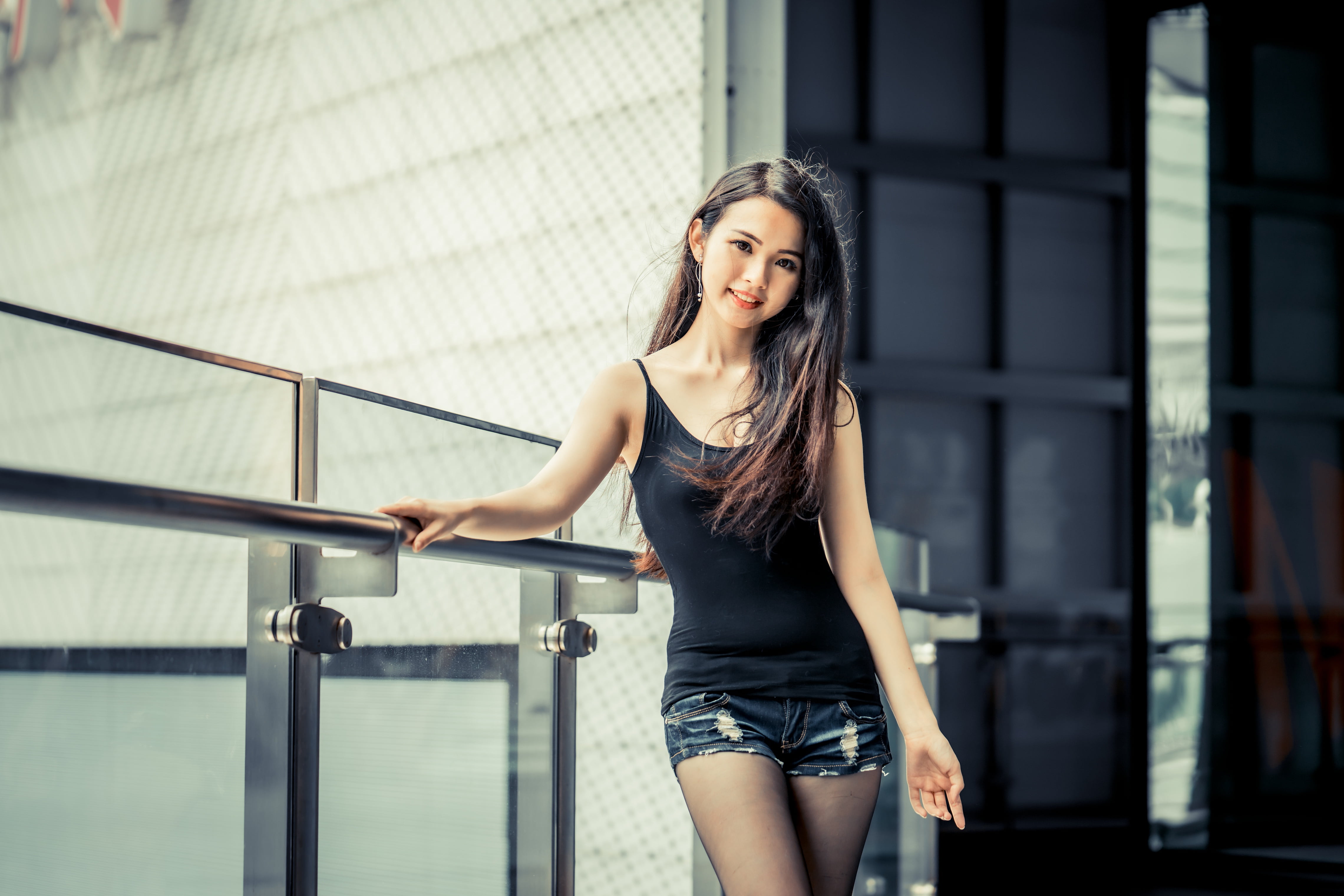 earring, brunette, nylon stockings, railings, shorts, smiling, 4K, long hair, Asian, women, jeans, model, Black top, HD Wallpaper