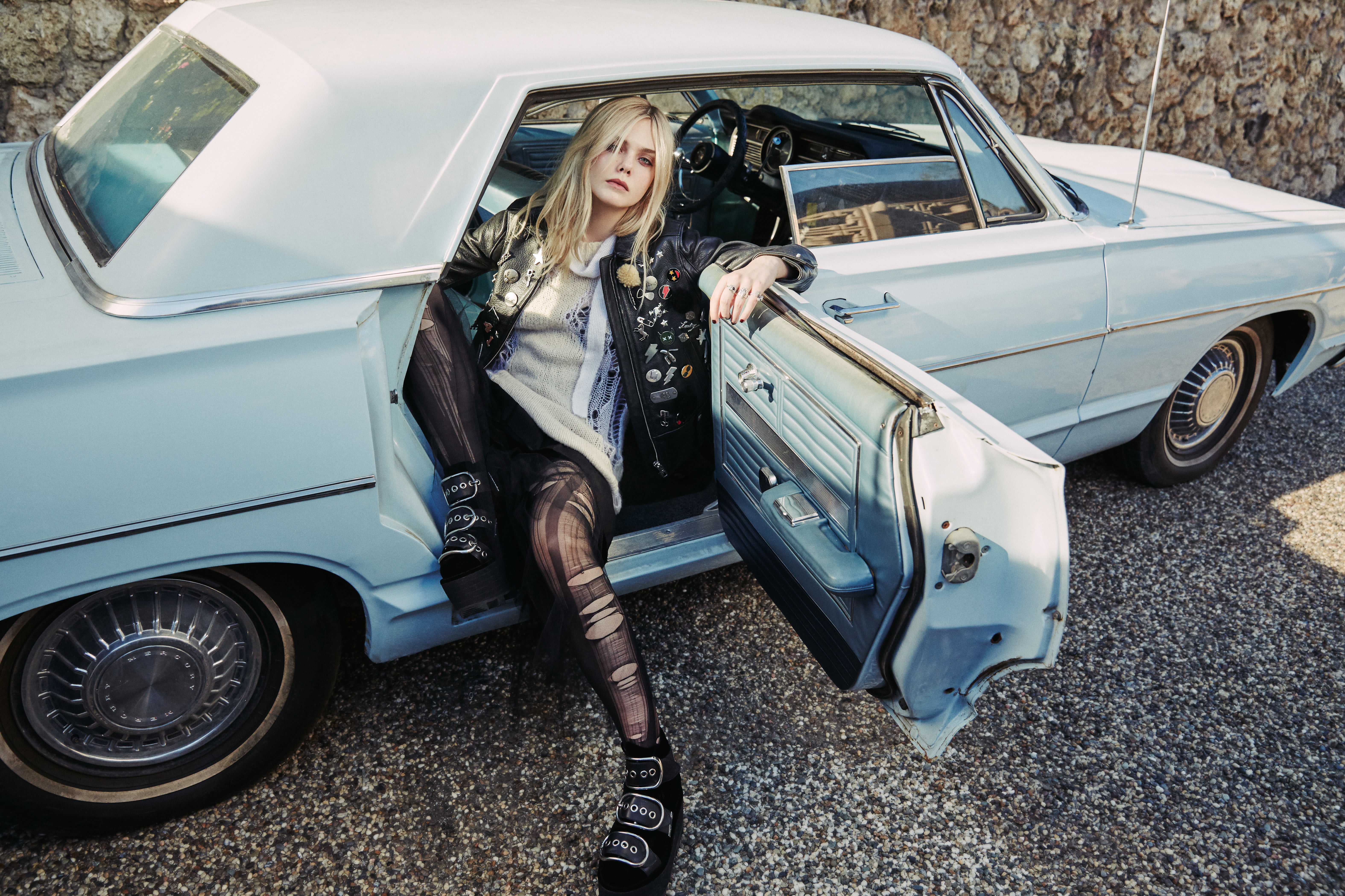 2015, casual clothing, jacket, El Fanning, women, Nylon, in the car, blonde, car, hairstyle, lifestyles, Elle Fanning, shoes, young adult, one person, leisure activity, HD Wallpaper