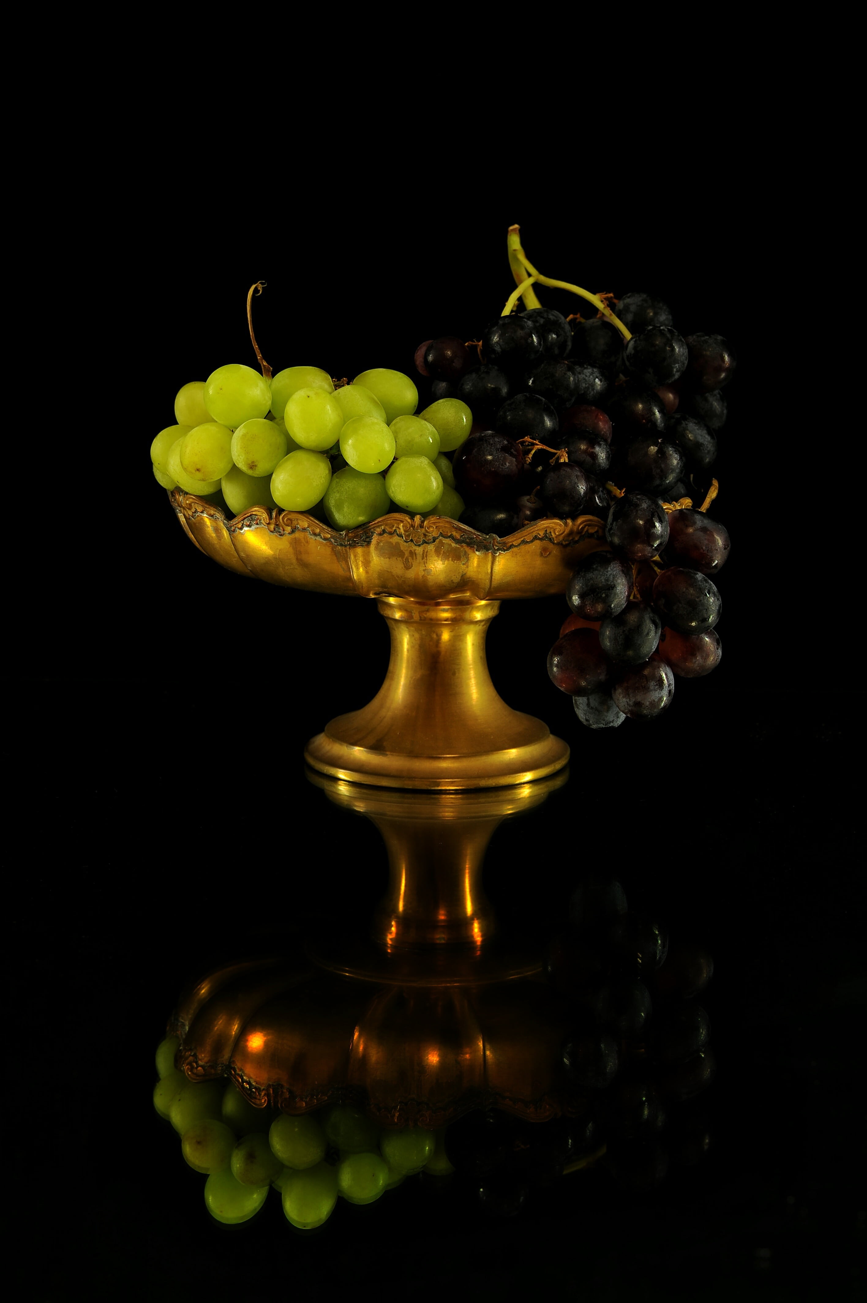 bunch, close-up, no people, wellbeing, food and drink, green color, 4K, amphora, still life, freshness, eat, chess piece, motion, footed, autumn, vegetale, Phone HD Wallpaper