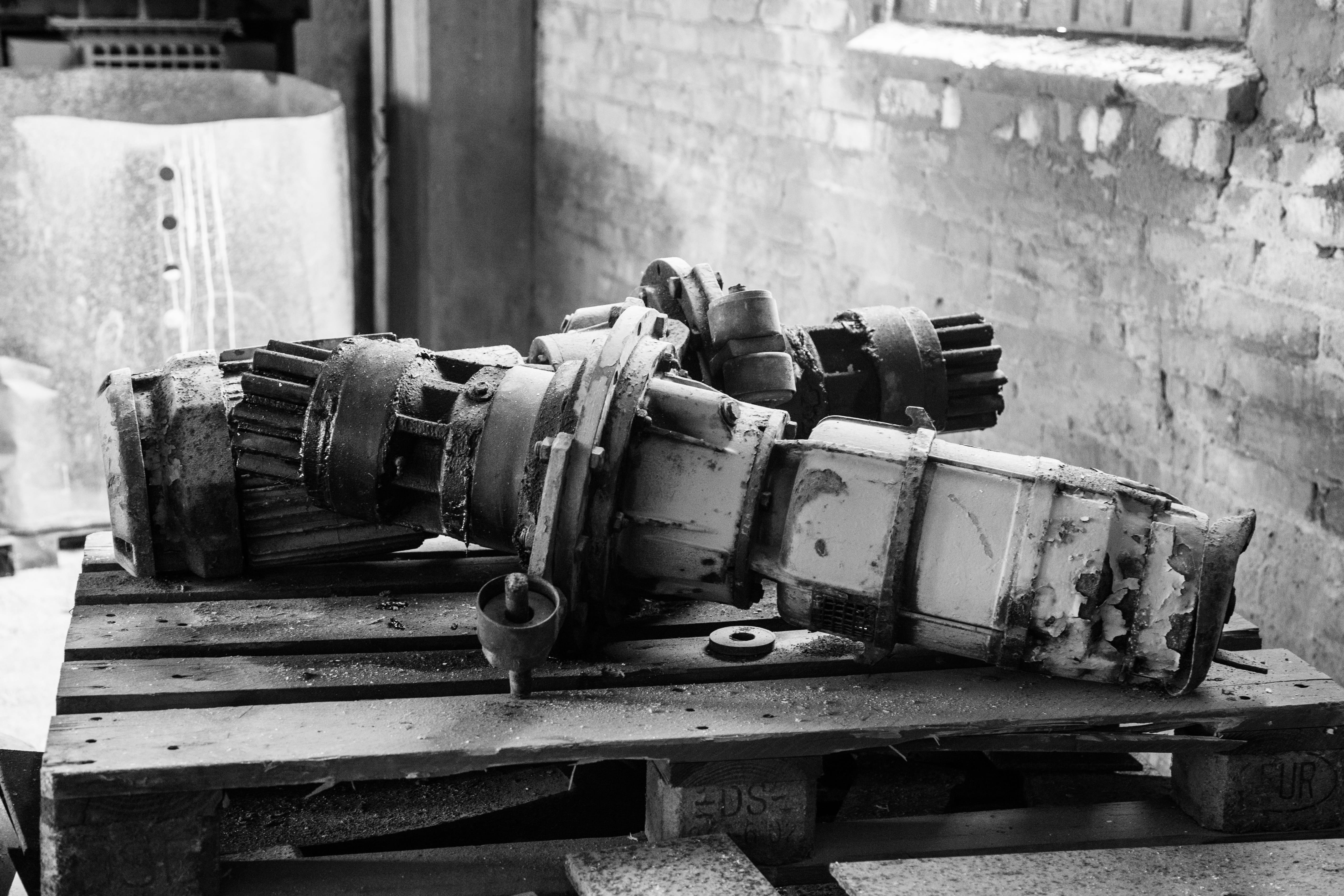 dirty, aged, history, Decay, agriculture, Items, outdoors, steel, machine, black and white, Broken, deterioration, machinery, equipment, day, industry, HD Wallpaper