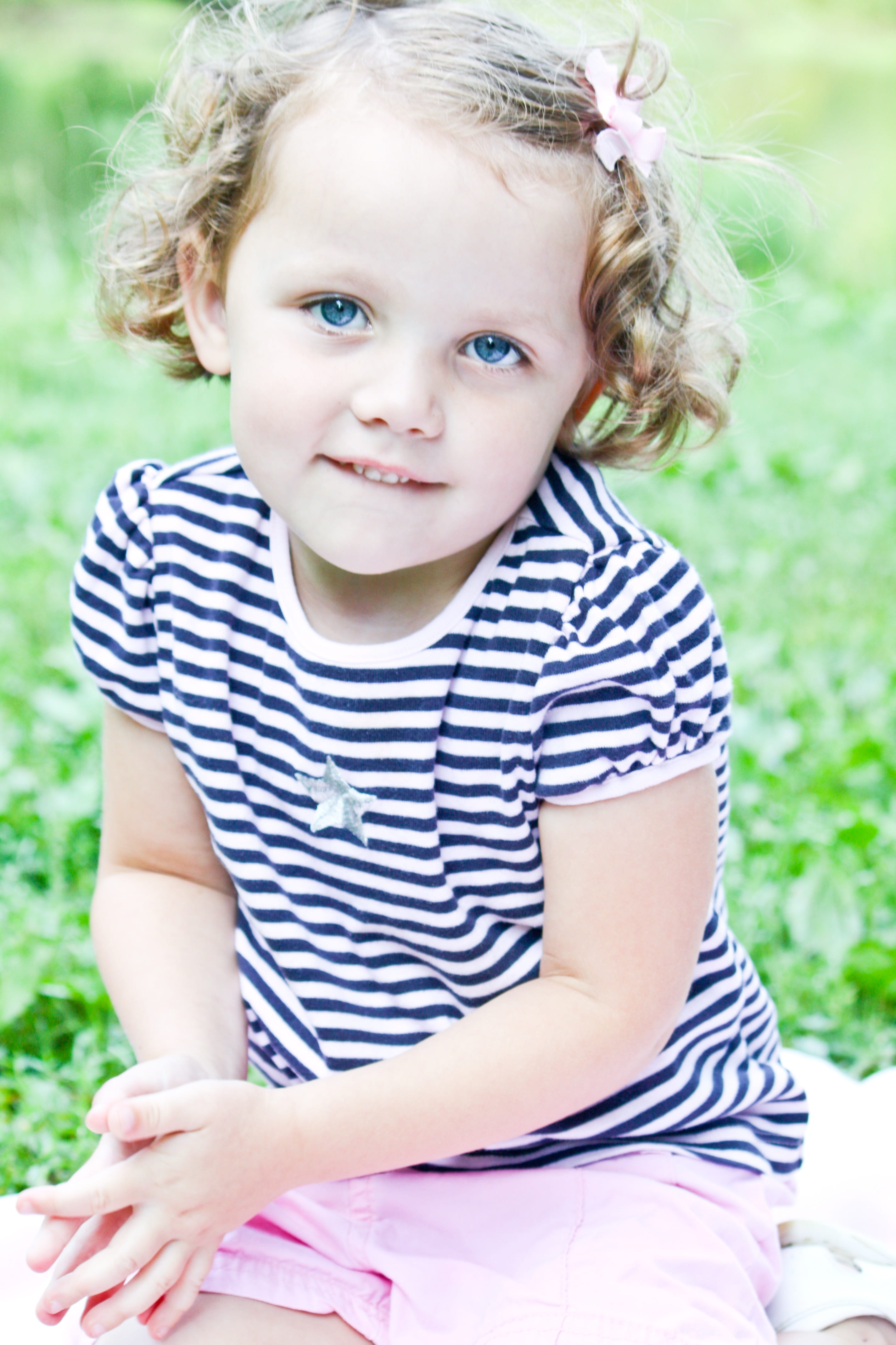 blonde, one person, Child, 4K, face, curly hair, portrait, day, smile, childhood, kid, outdoors, girl, striped, Little Girl, innocence, nature, female, Phone HD Wallpaper