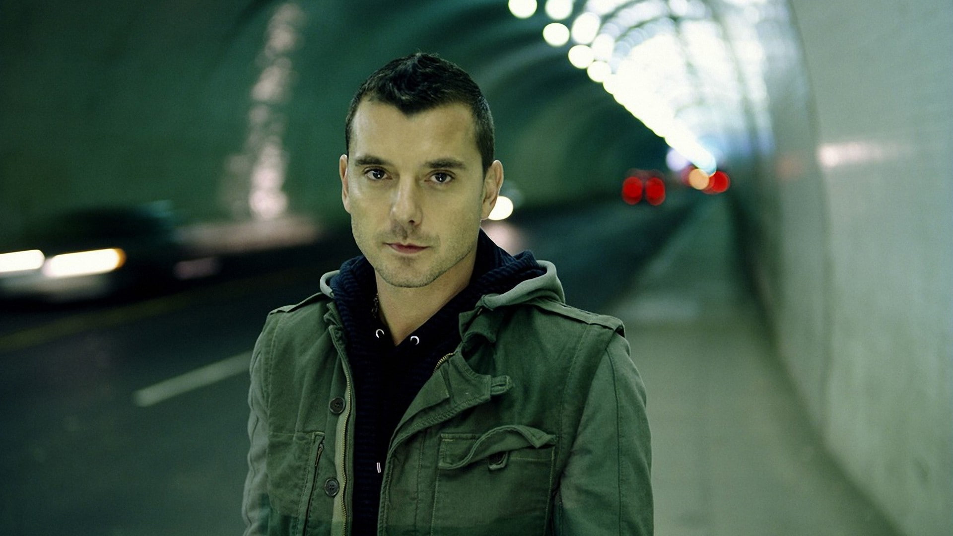 jacket, architecture, clothing, Look, hairstyle, one person, front view, focus on foreground, 1080P, portrait, young adult, standing, Gavin rossdale, Cars, HD Wallpaper