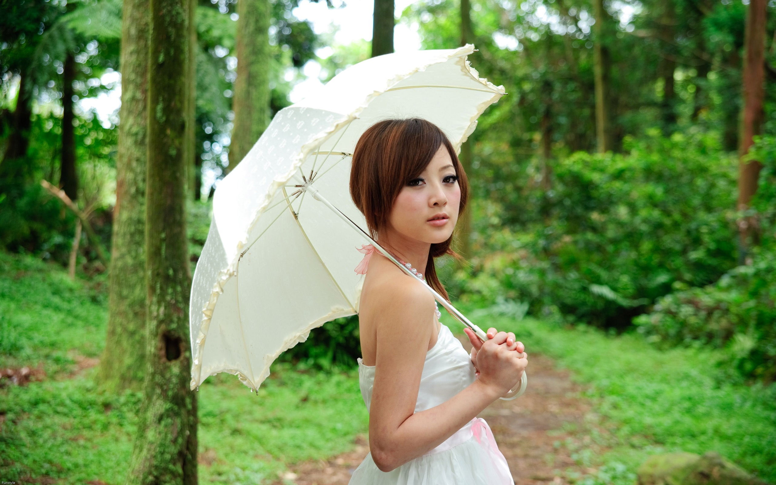 wedding, nature, tree, Mikako Zhang Kaijie, focus on foreground, newlywed, Mikako Zhang, young adult, outdoors, adult, white color, women, holding, standing, HD Wallpaper