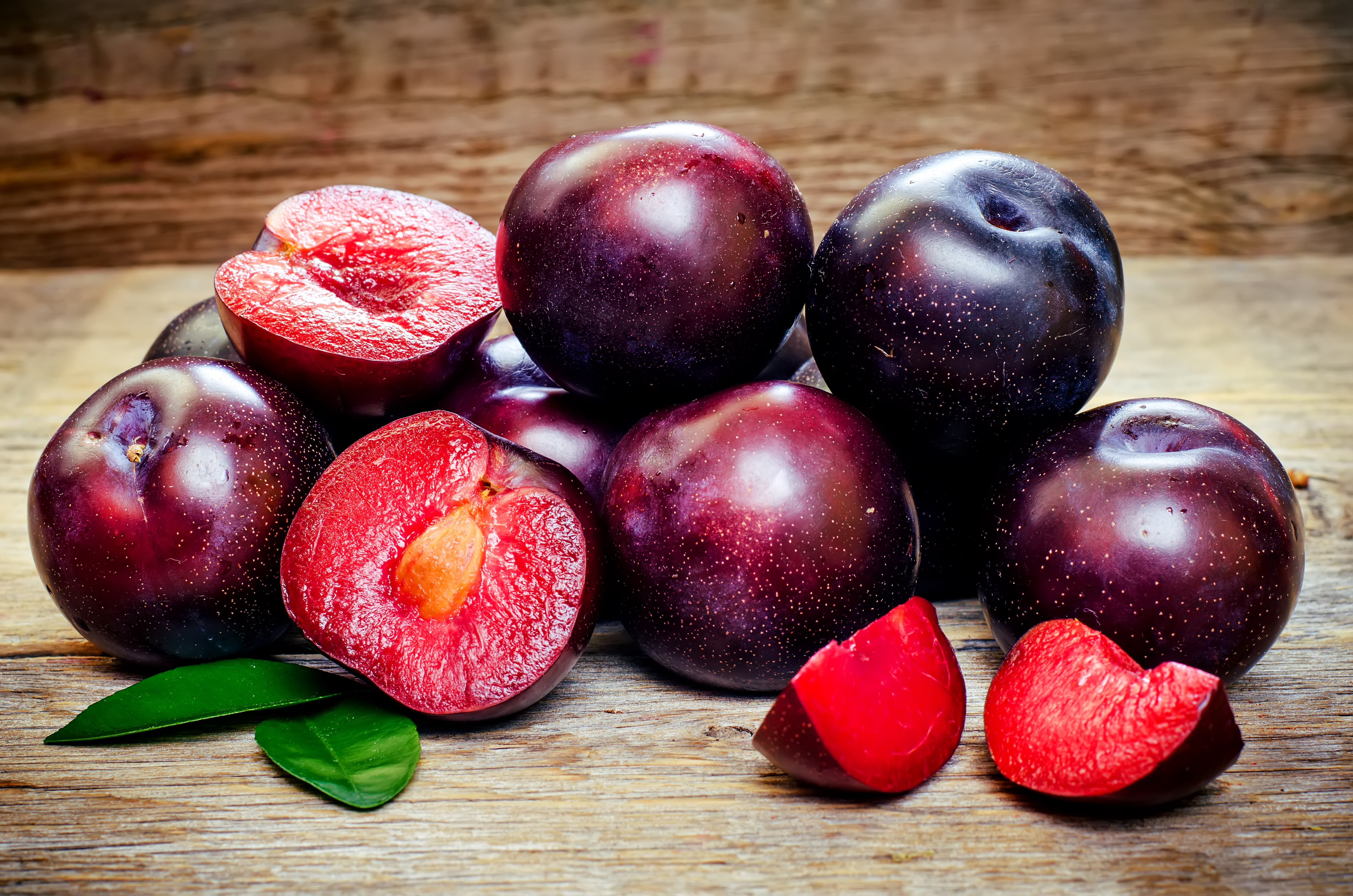 fruit, high angle view, freshness, no people, group of objects, food and drink, ripe, plant part, indoors, 4K, still life, plum, fruits, purple, food, HD Wallpaper