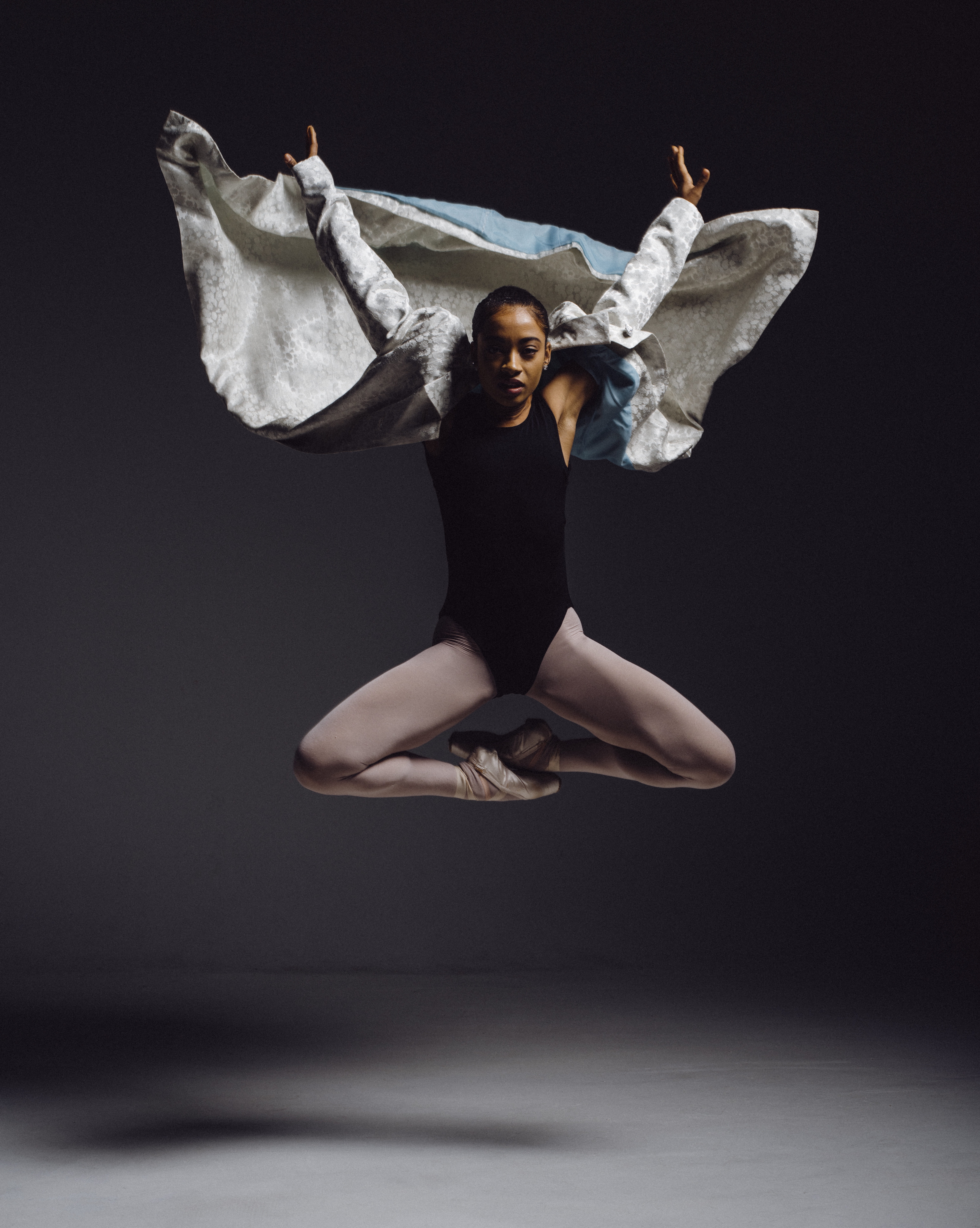 full length, balance, human arm, mid-air, emotion, stage, dance, dancing, ballet, indoors, art, front view, flexibility, exhibition, arts culture and entertainment, Phone HD Wallpaper