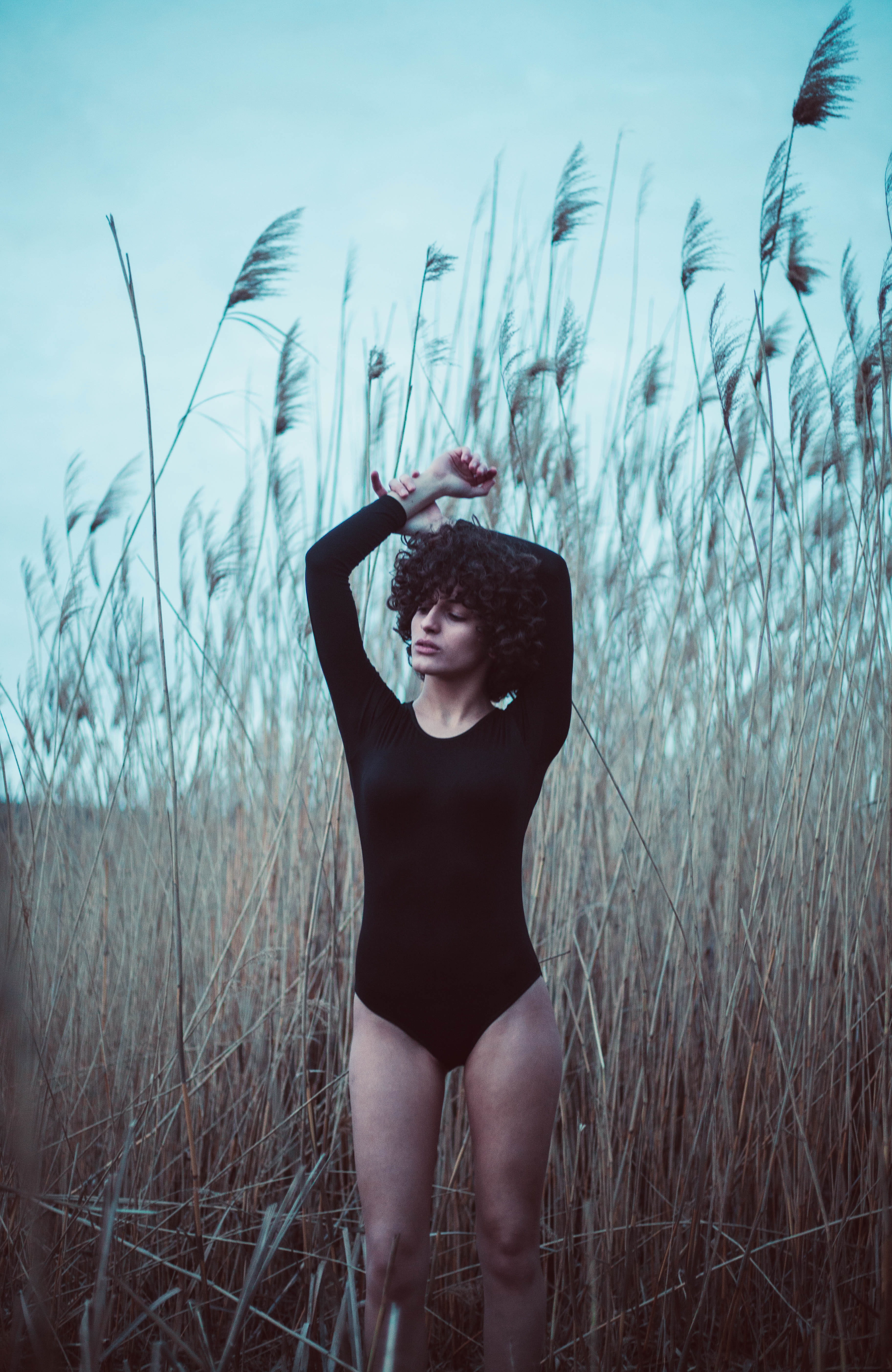 young adult, surrounded, three quarter length, taken, near, young women, leotard, lifestyles, hairstyle, daytime, real people, women, grass, growth, front view, Phone HD Wallpaper
