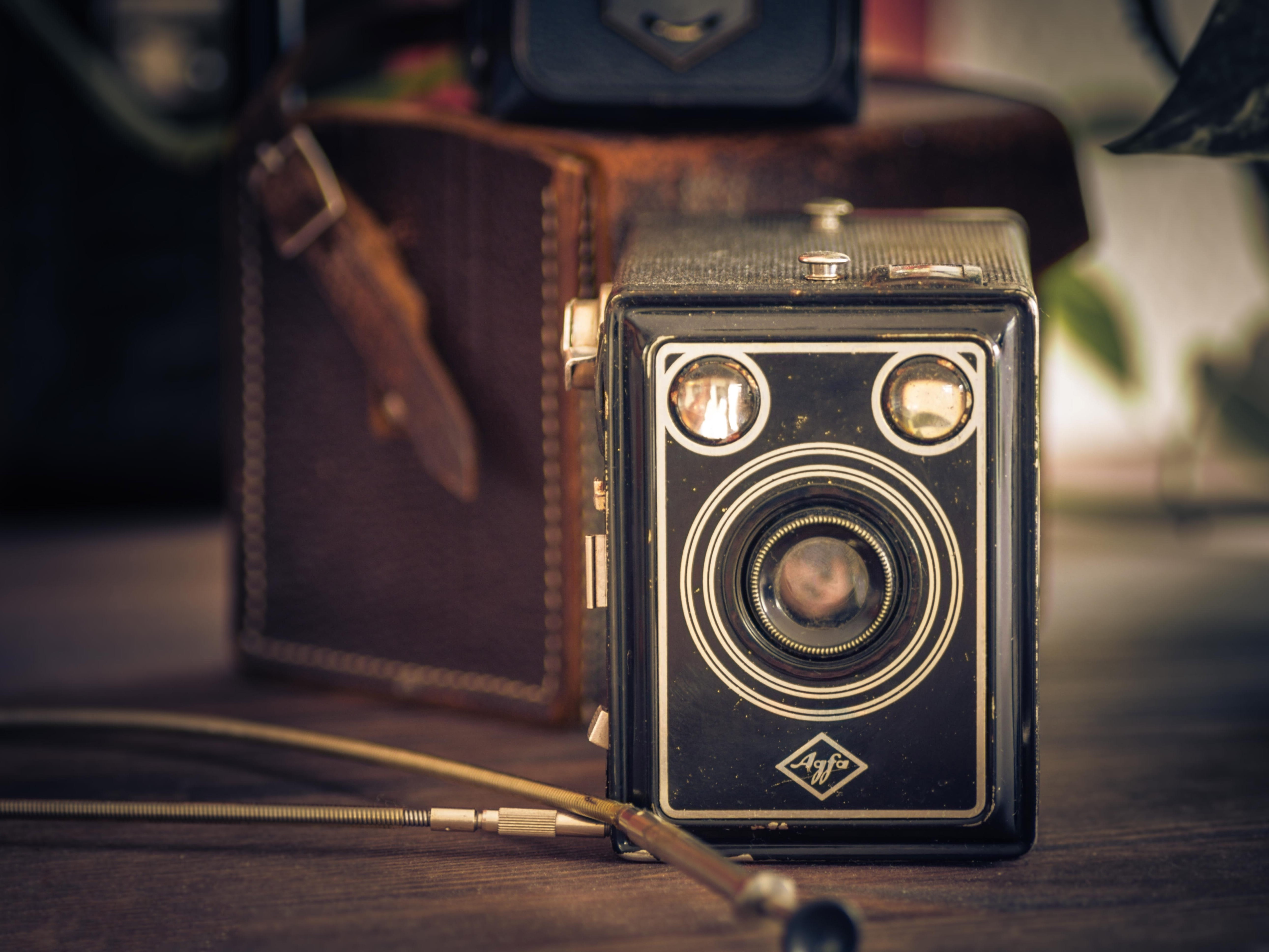 wood - material, camera, close-up, indoors, black, antique, no people, vintage, focus on foreground, table, retro, leather, flea market, analog, retro look, HD Wallpaper