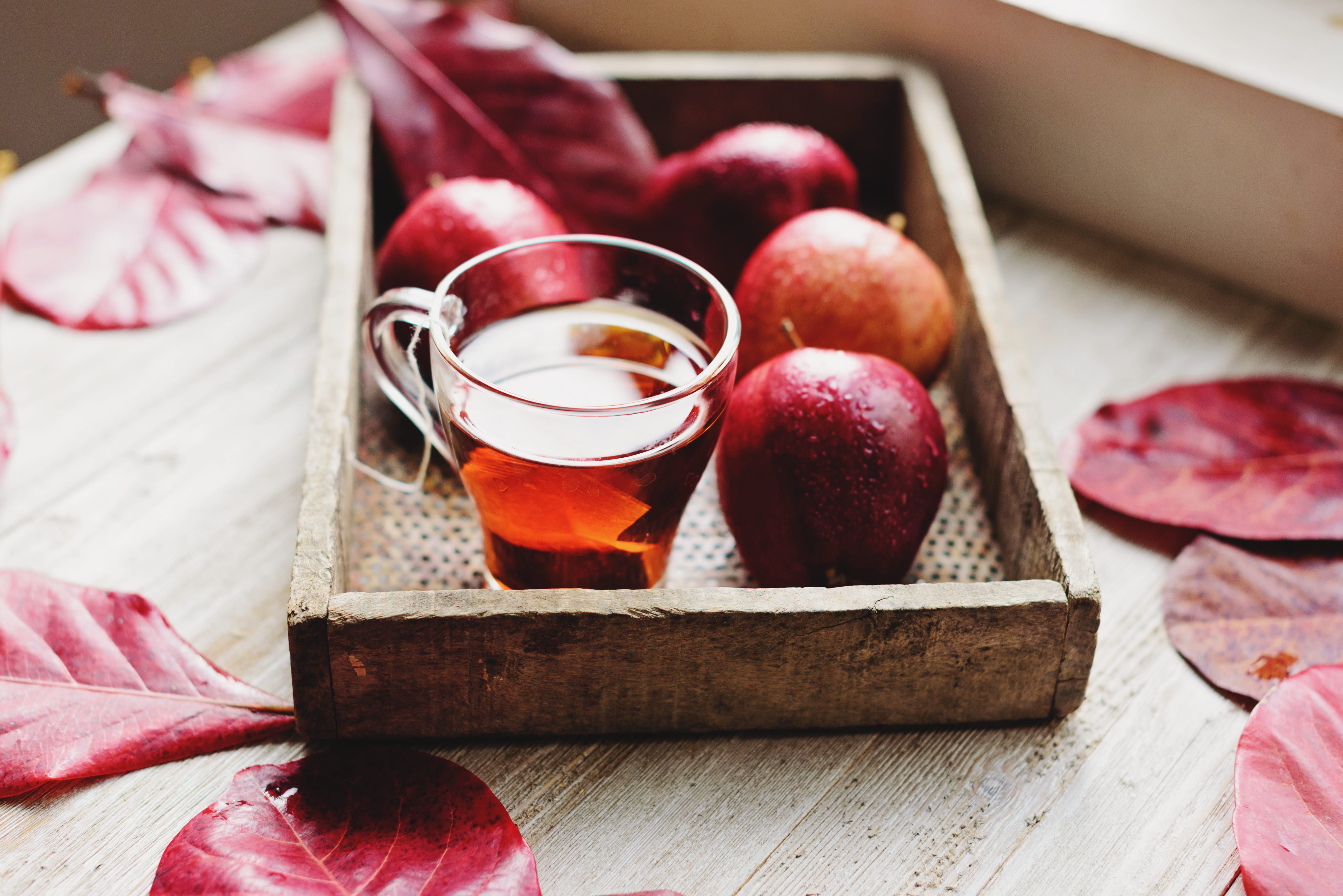 tea, blur, gourmet, snack, celebration, leafe, organic, season, wooden box, drink, table, wood - Material, close-up, brown, autumn, cultures, fall leafe, HD Wallpaper