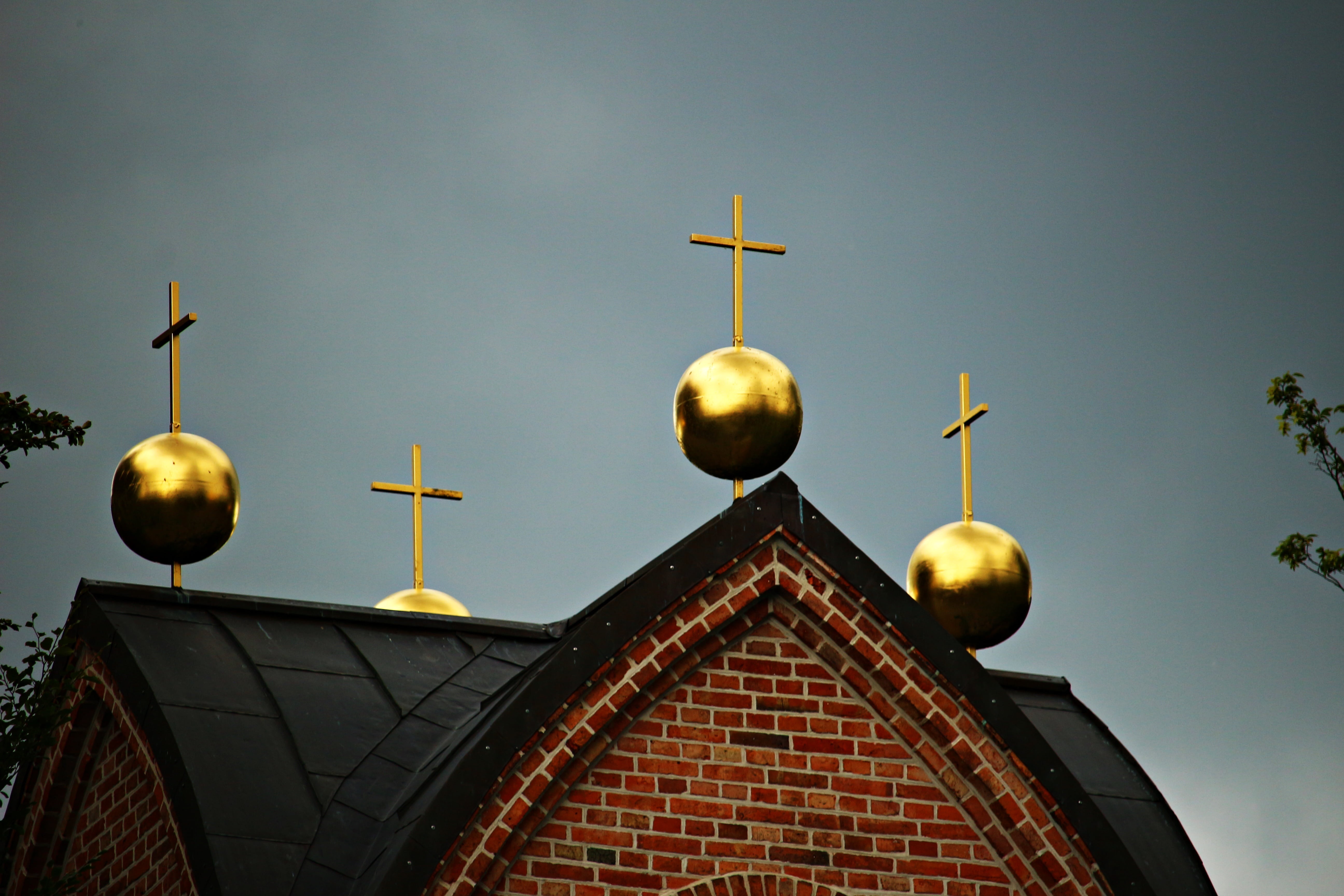 travel destinations, 5K, place of worship, ball, spire, gold colored, sky, historically, tower roof, building, bell tower, places of interest, cross Shape, HD Wallpaper