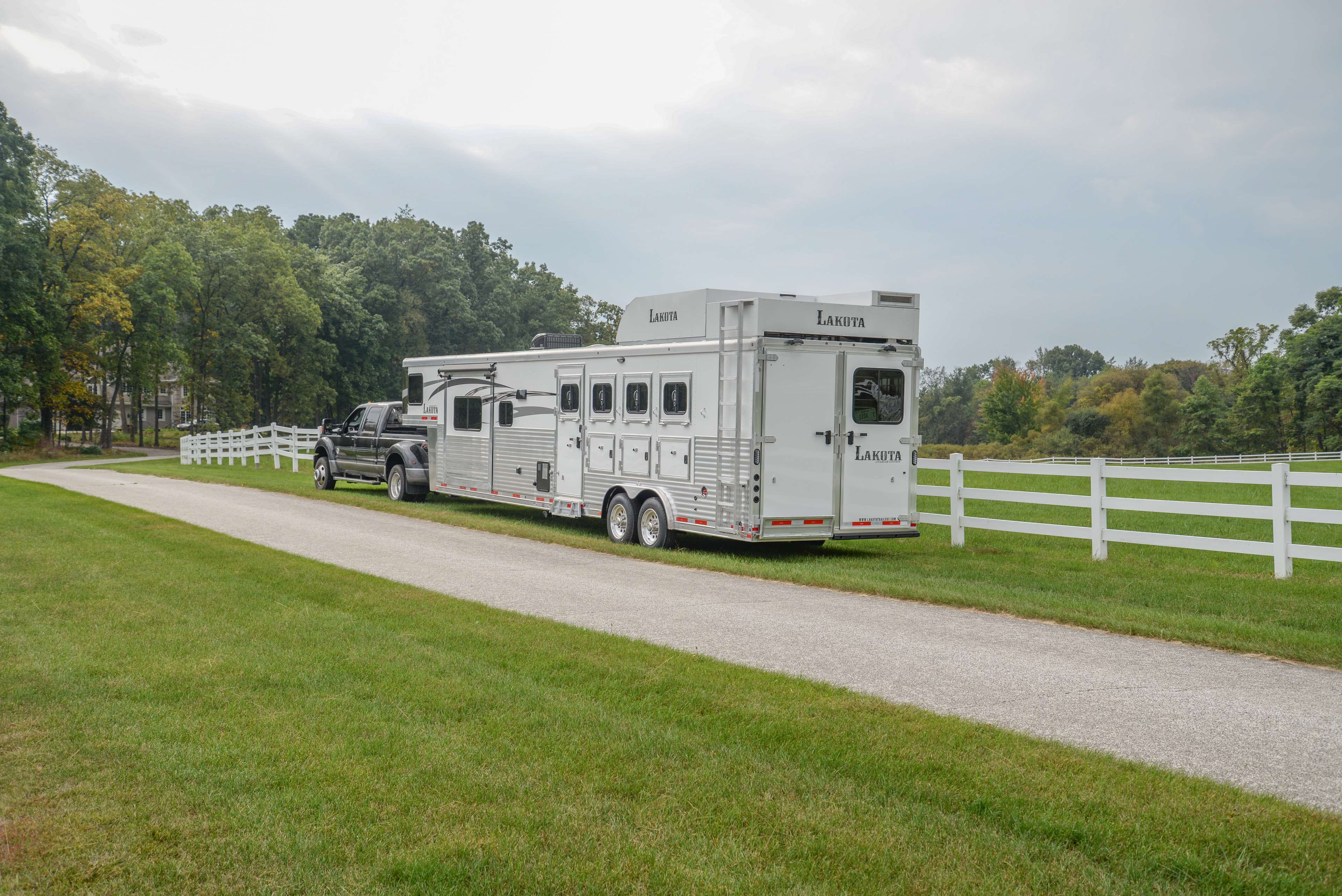horses, transportation, vehicle trailer, farm in summer, land vehicle, no people, day, field, farm, ford truck, 4K, horse rv, plant, grass, land, mode of transportation, HD Wallpaper
