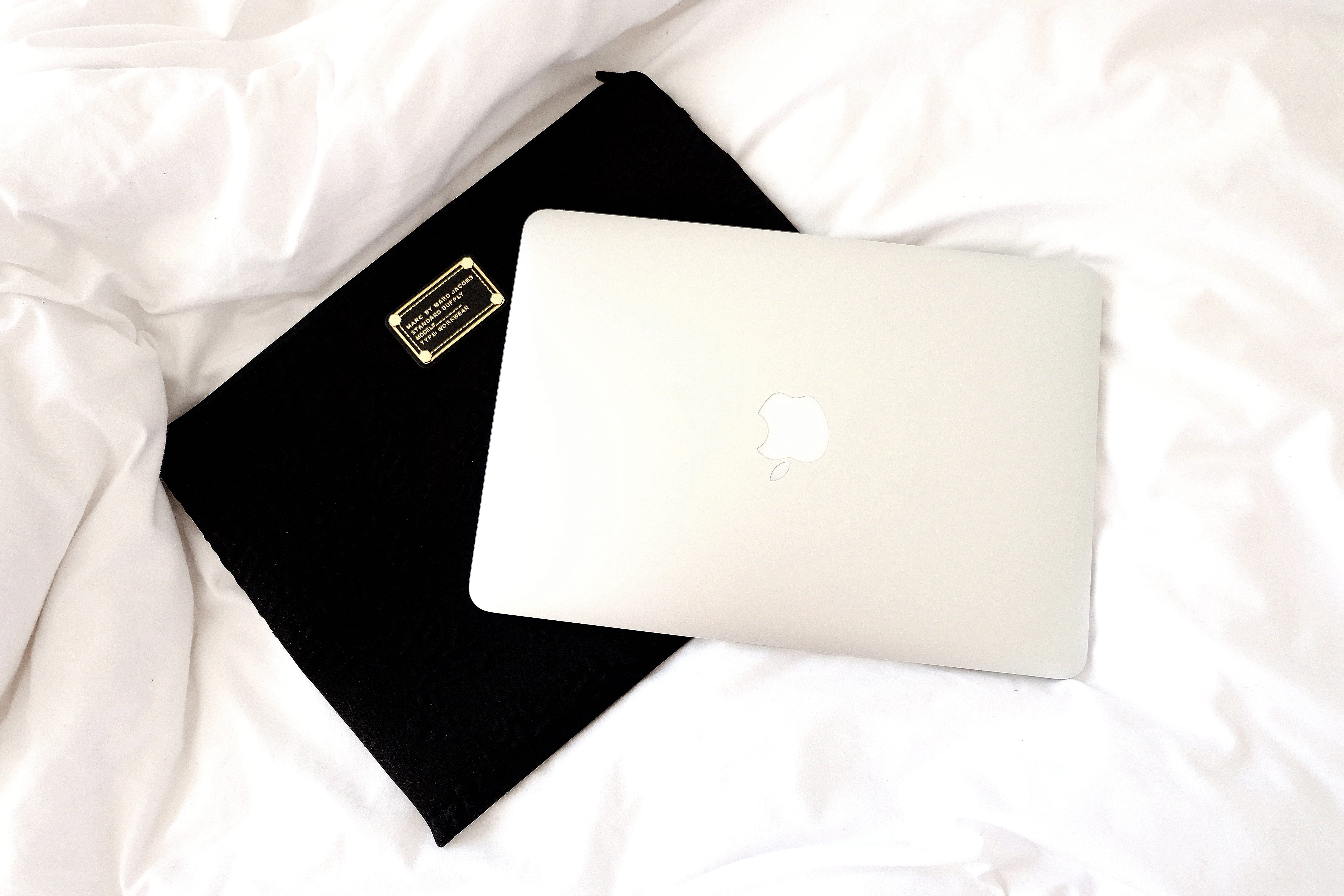 furniture, macbook, close-up, mac, apple, macbook pro, no people, love, silver, linen, high angle view, bedroom, indoors, room, emotion, positive emotion, HD Wallpaper