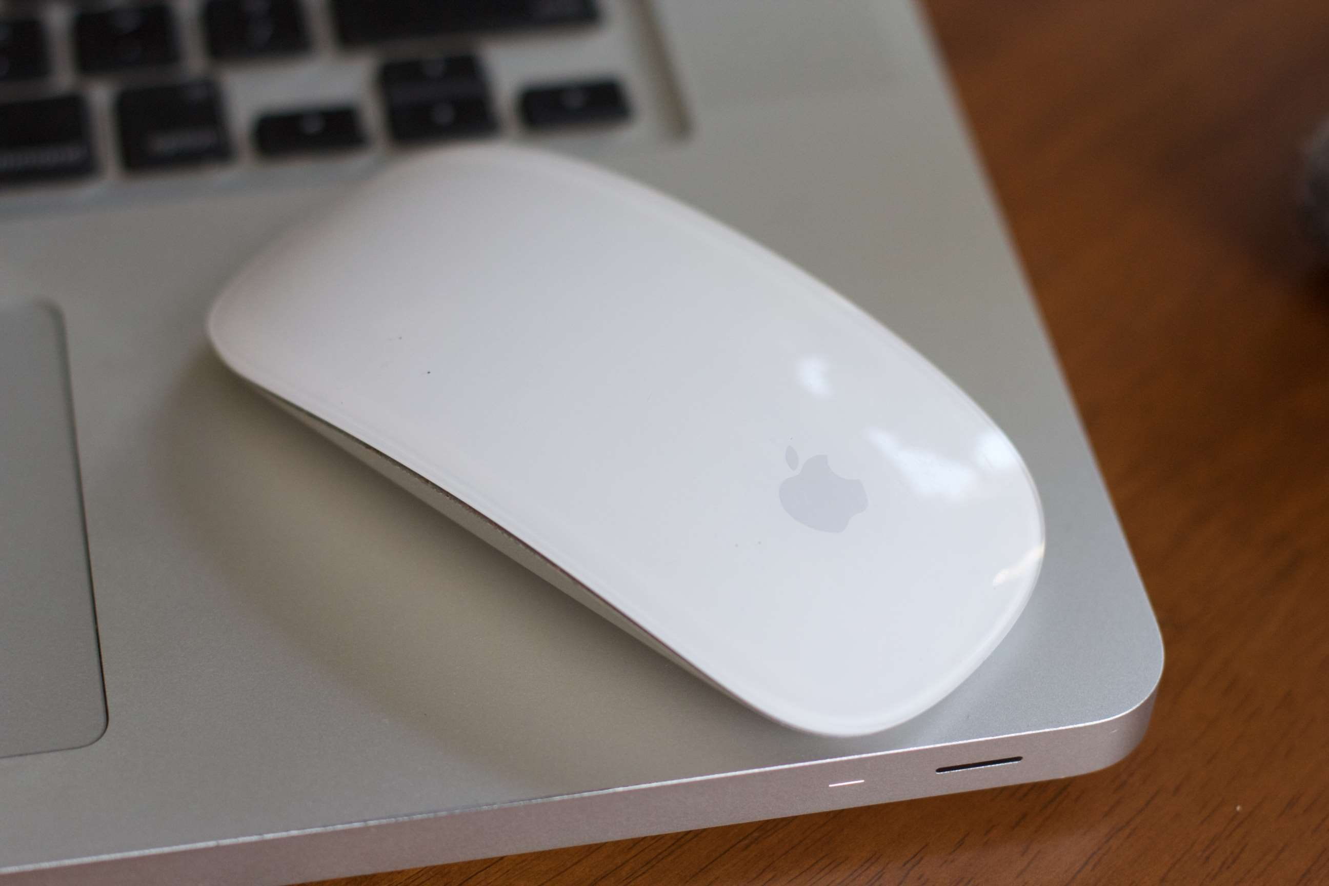 laptop, keyboard, table, wireless technology, magic mouse, no people, mouse, connection, close-up, focus on foreground, computer mouse, silver colored, HD Wallpaper