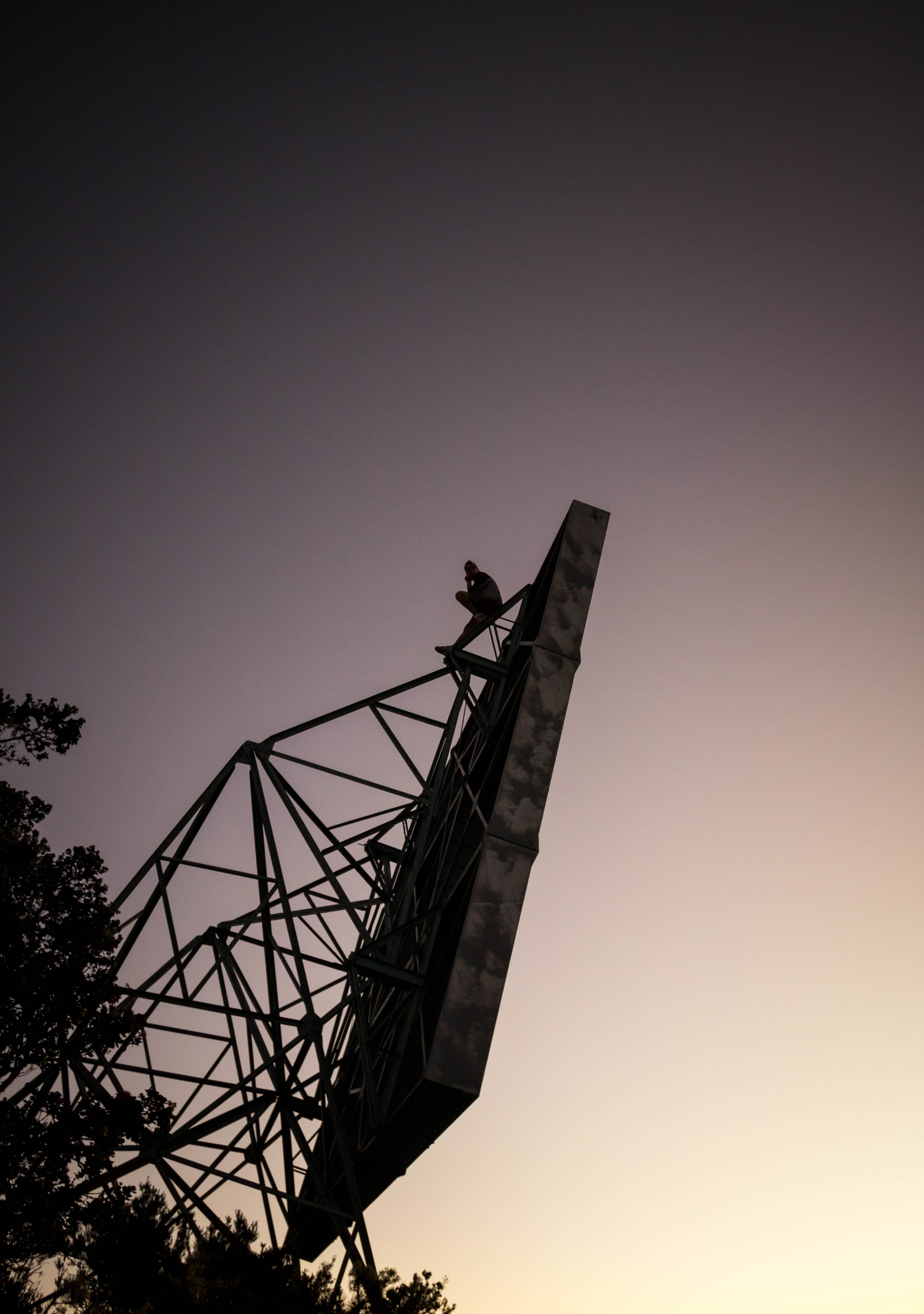 industry, sunset, animal, hardhat, machinery, metal, construction, triangle, silhouette, symbol, bird, low, construction equipment, real people, antenna, Phone HD Wallpaper