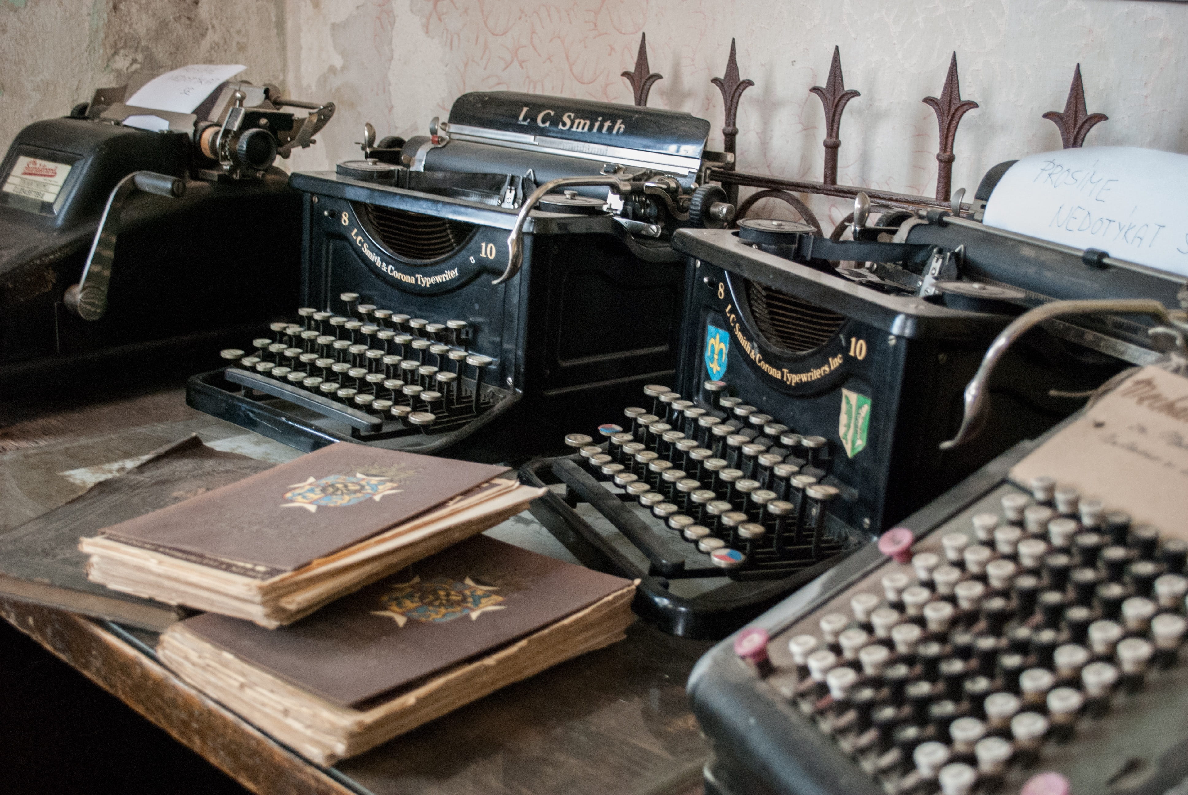Typewriter, the office of the, historical, writing, old, Renaissance, history, correspondence, 4K, keyboard, bohemia, Castle, antique, high angle view, HD Wallpaper