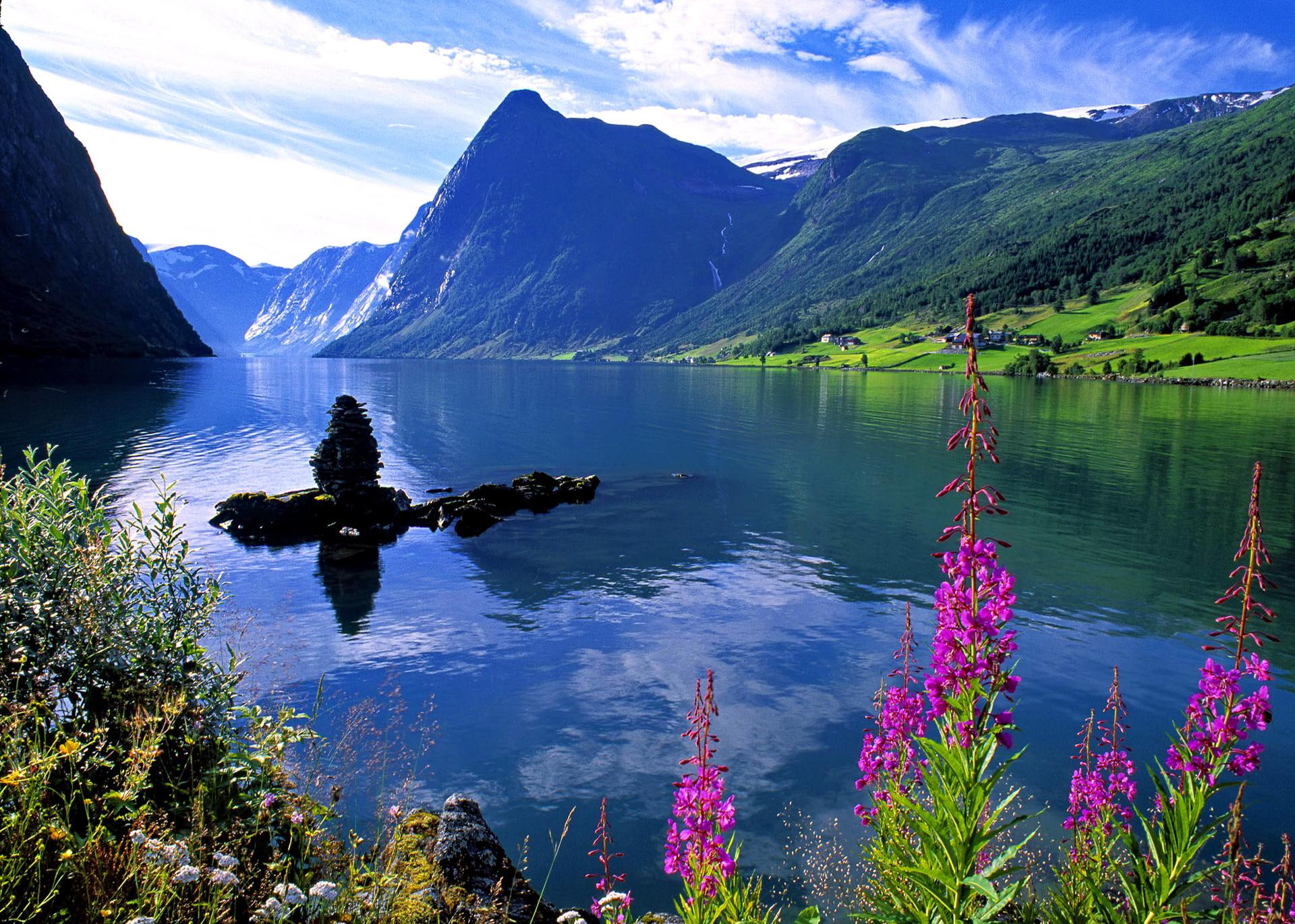 river, lakeshore, mountain, beautiful, calm, refle, 1080P, blue, flowers, shore, grass, lake, covered, mirrored, clouds, water, rocks, HD Wallpaper