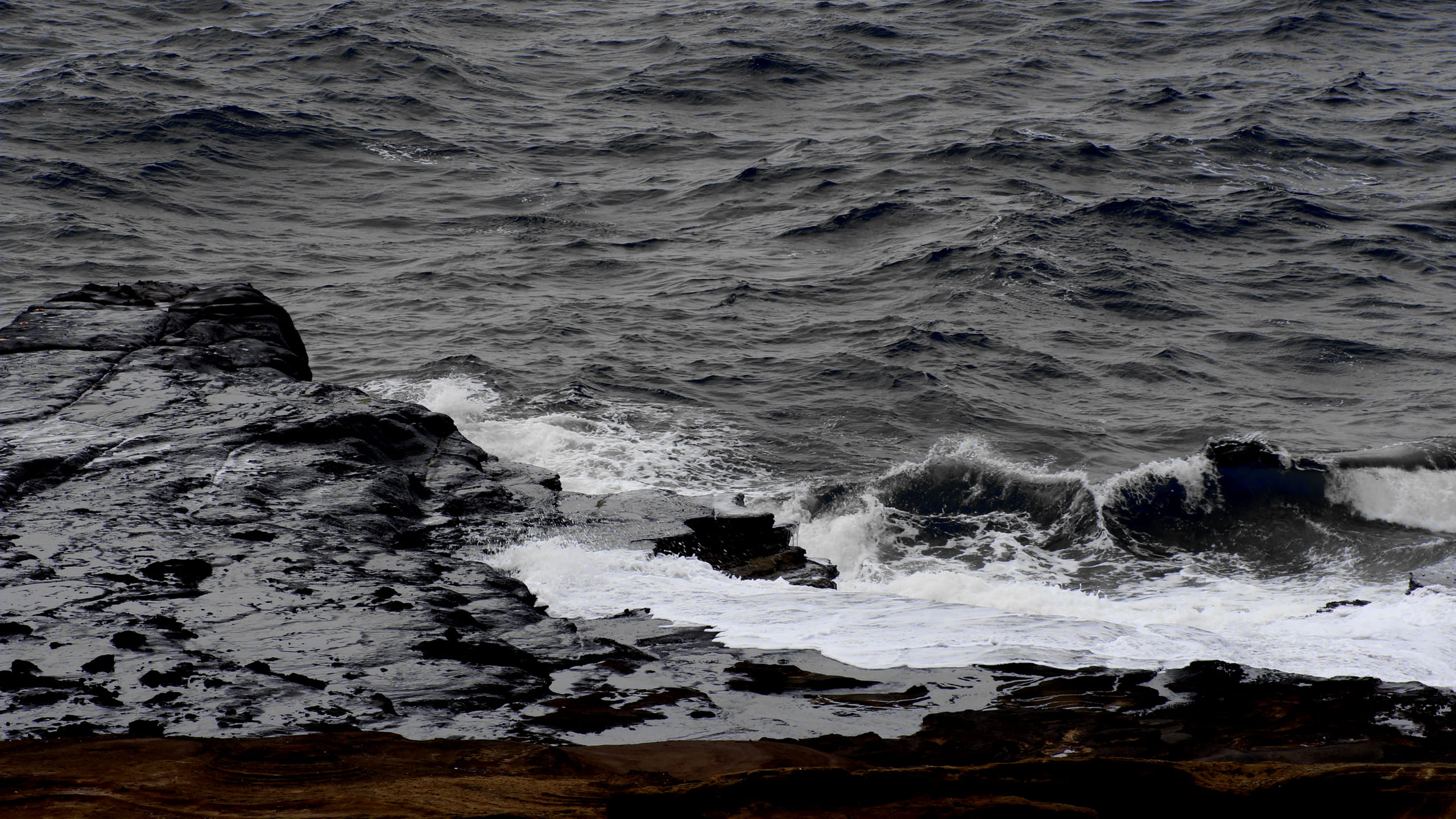 day, black, rock - object, hawaii, wave, waimanalo, hitting, power in nature, 2K, makapuu lookout, beauty in nature, breaking, water, sport, no people, HD Wallpaper
