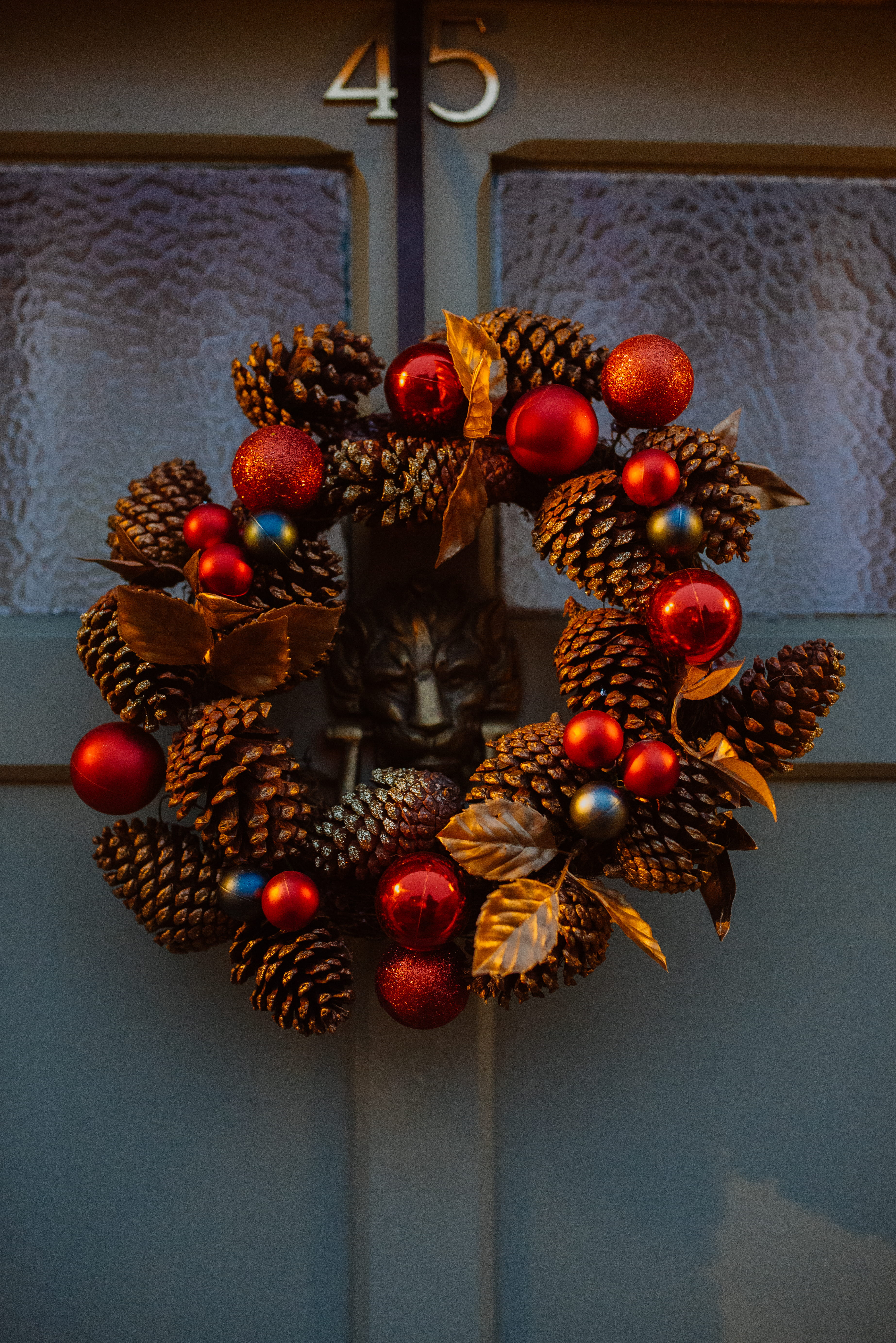 light fixture, invertebrate, holiday, sphere, red, wreath, insect, leisure activities, food and drink, creativity, hanging, decoration, still life, plaid, Phone HD Wallpaper