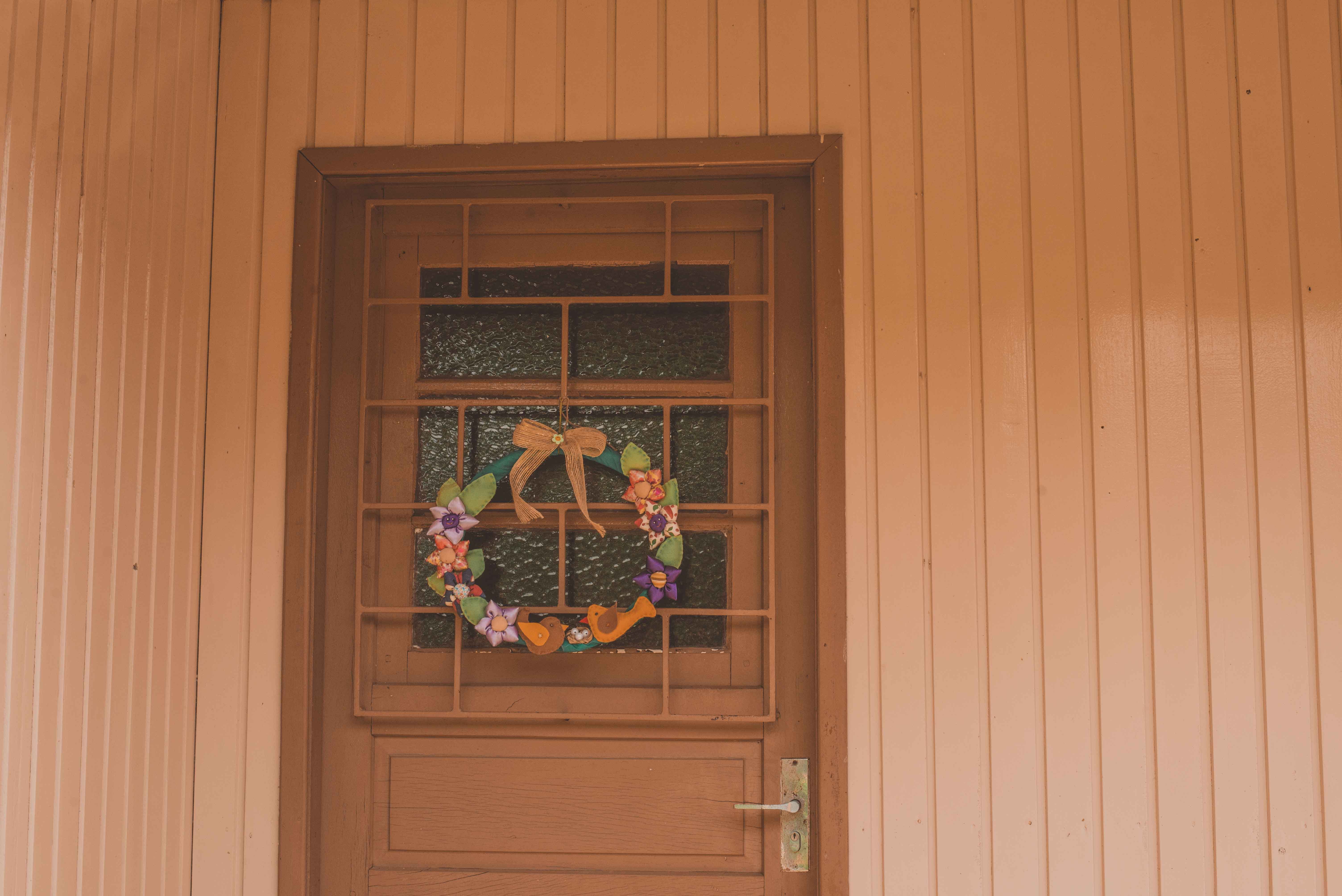 wreath, home decor, nature, closed, plant, roof, door, fern, curtain, entrance, built structure, food, outdoors, sunflower, potted plant, window frame, HD Wallpaper