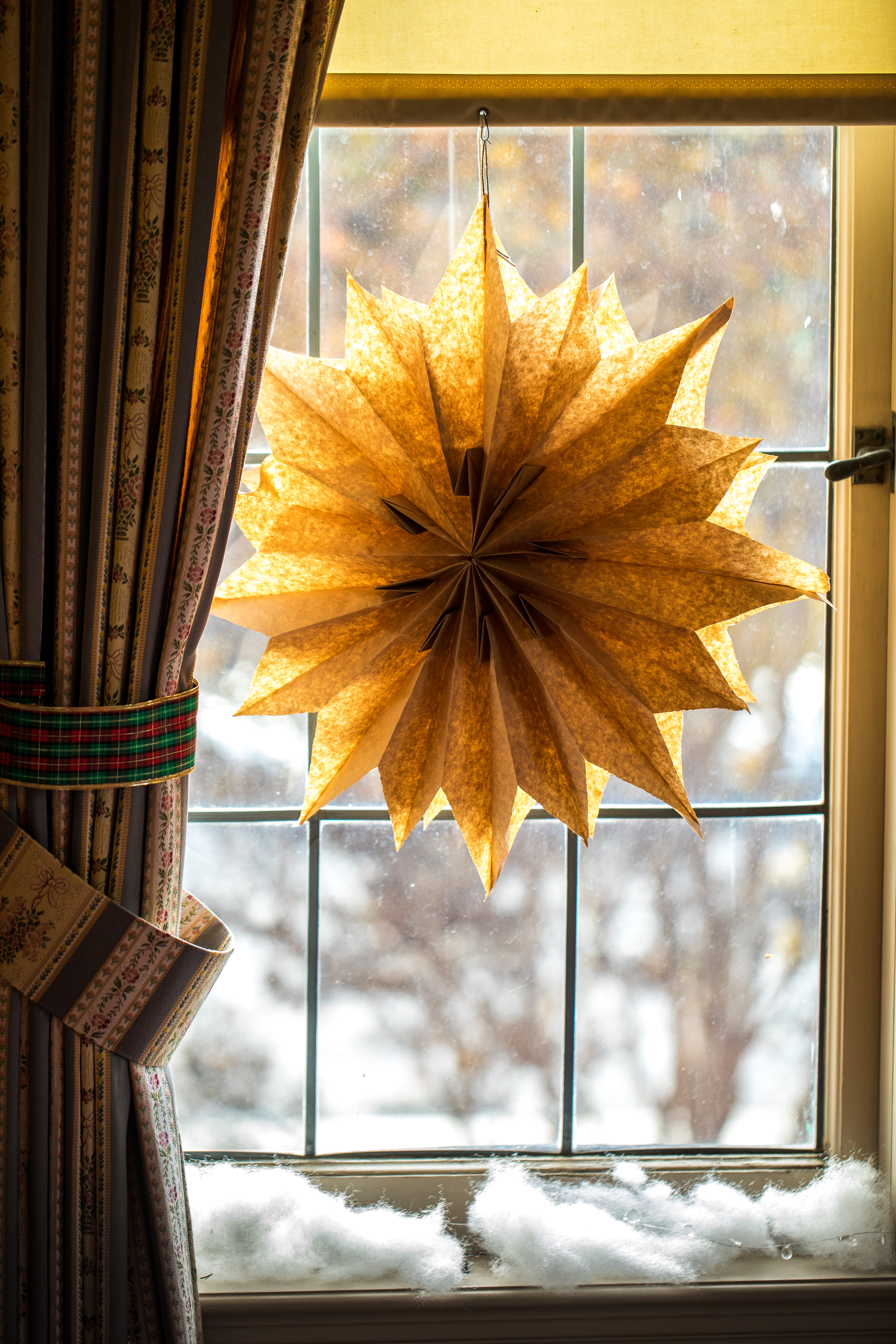 transparent, pattern, couch, brown, leaf, beside, light, furniture, day, low angle view, picture window, maple leaf, yellow, decor, indoors, brick, nature, Phone HD Wallpaper