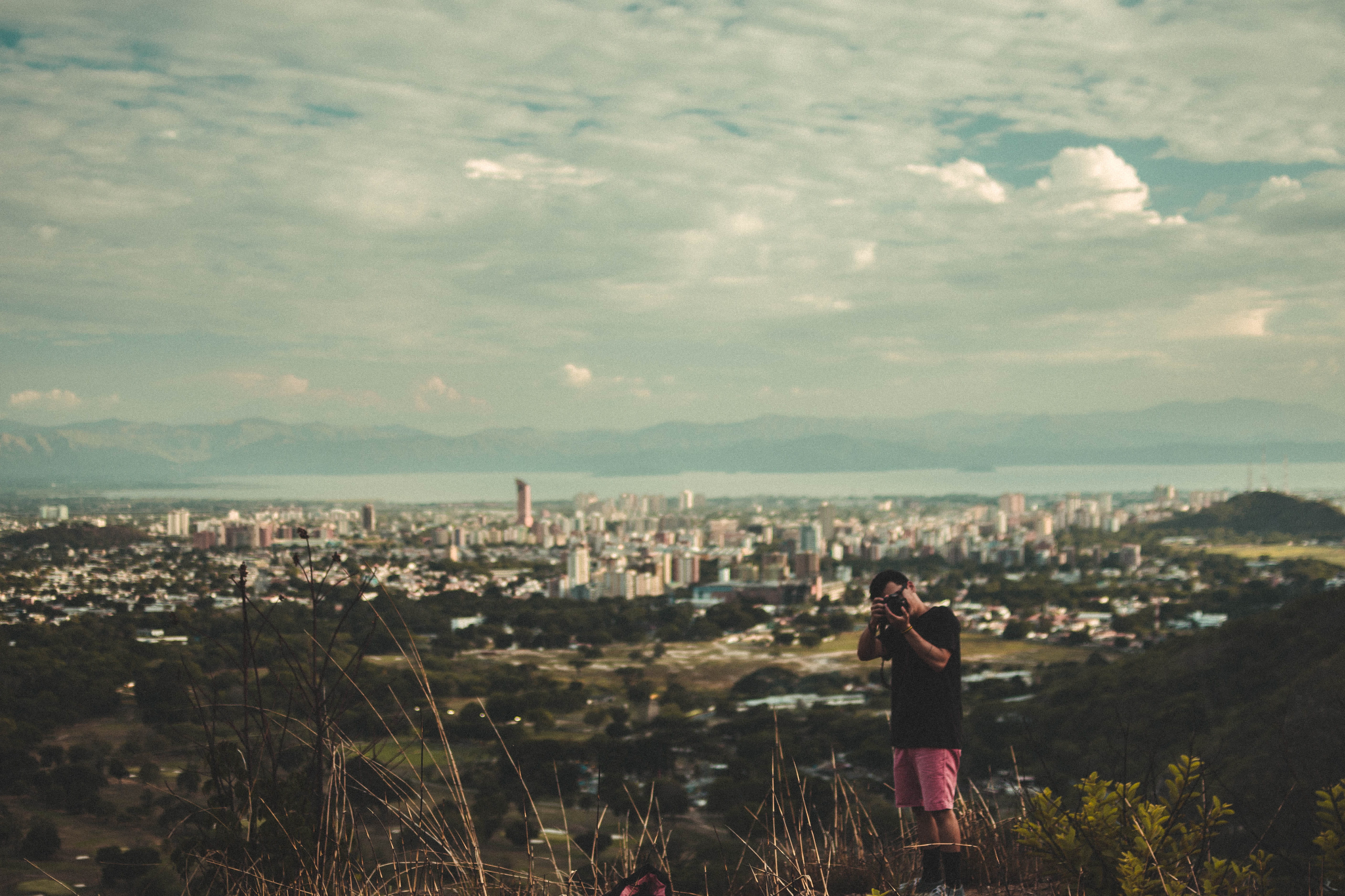 fotografia, venezuela, building exterior, cielo, maracay, vida, photoshoot, sharing, portrait, sky, con amigo, rear view, 5K, skyscraper, city, standing, HD Wallpaper
