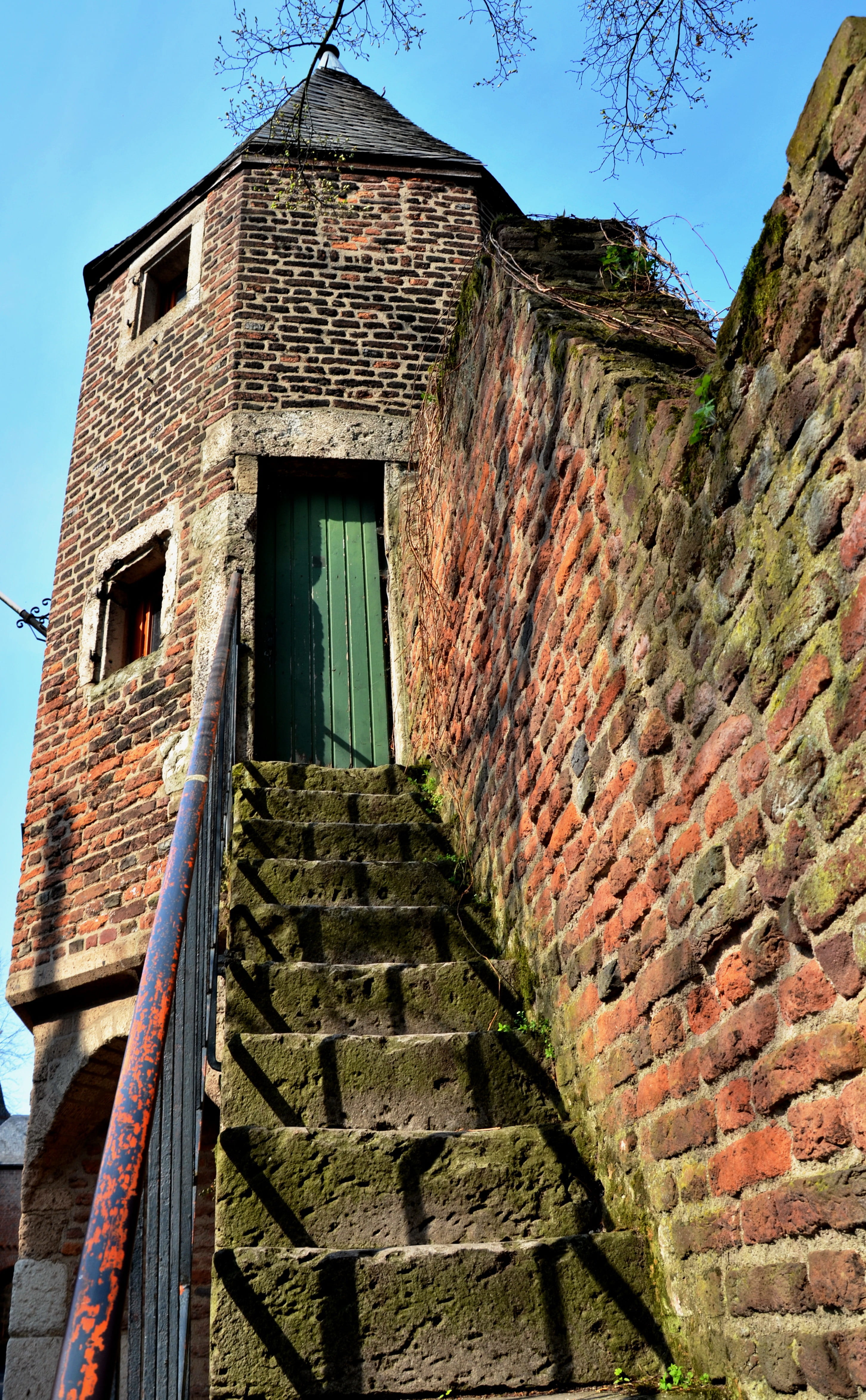 stairs, house, middle ages, no people, 4K, tower, brick, brick wall, window, zons, fortress, outdoors, building exterior, the past, built structure, wall, Phone HD Wallpaper