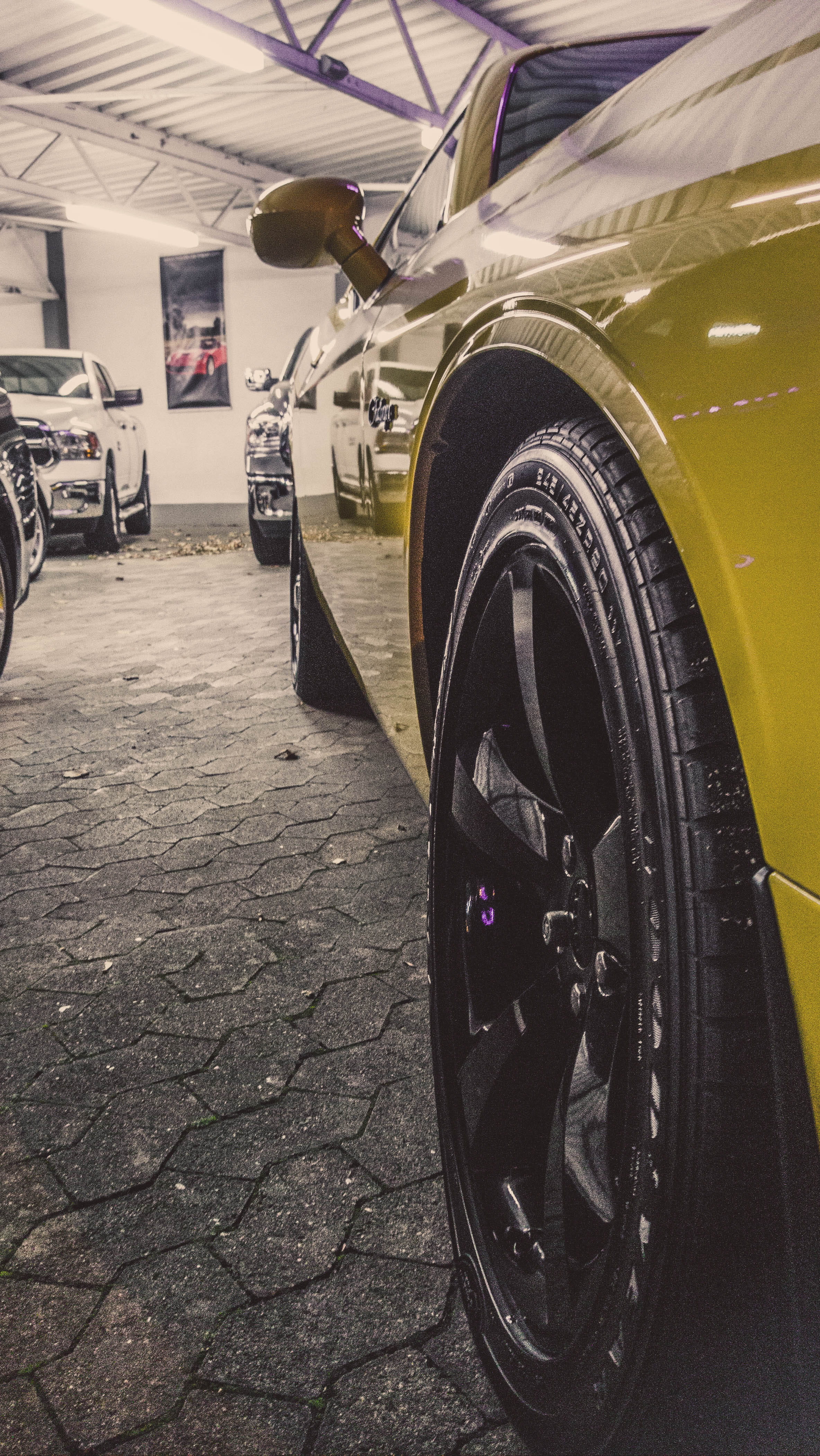 land vehicle, no people, parking lot, tire, street, mode of transportation, challenger, road, gelb, felge, city, outdoors, car wheel, parking, spoke, architecture, Phone HD Wallpaper