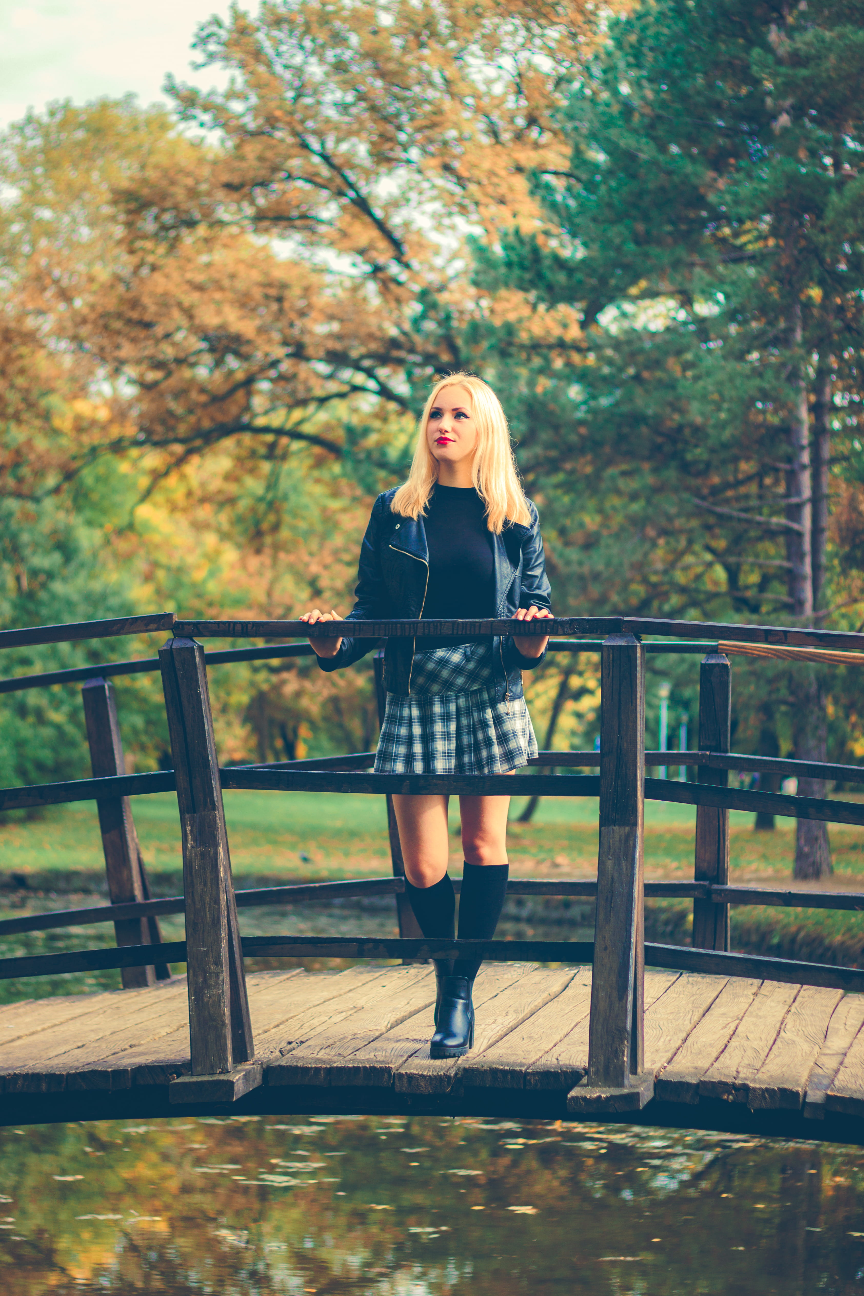 female, tree, railing, 4K, looking at camera, standing, park, full length, srbija, casual clothing, outdoors, serbia, blond hair, blonde, lake, women, Phone HD Wallpaper
