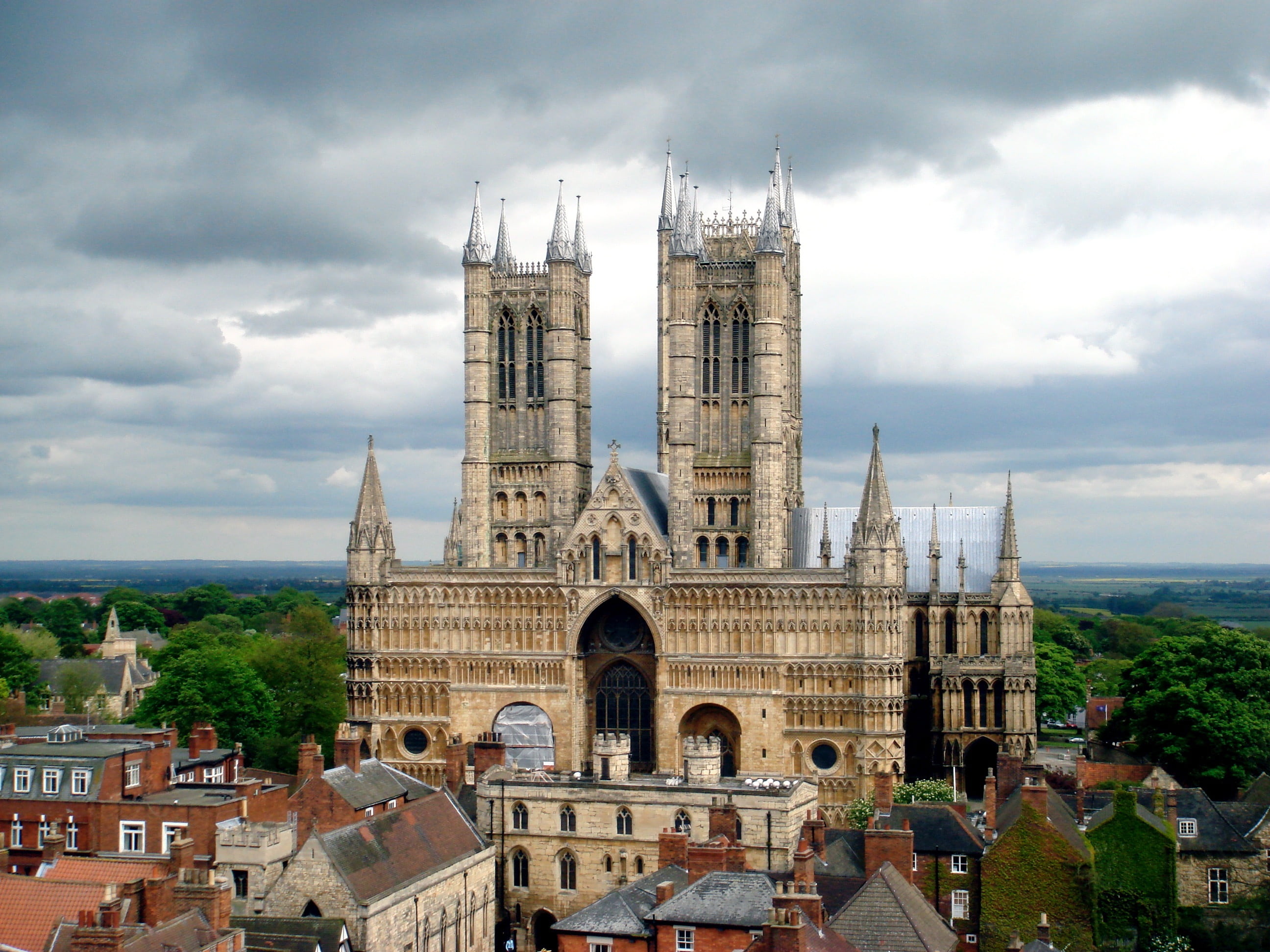 sky, lincolnshire, building, tourism, religion, history, cloud - sky, travel destinations, cityscape, outdoors, cathedral, 2K, old, built structure, tower, HD Wallpaper