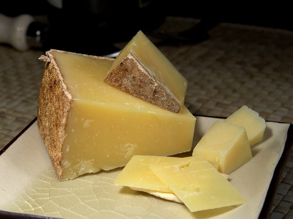 indulgence, hearty, ready-to-eat, delicious, no people, cutting board, food and drink, milk product, yellow, albuminous, 480P, slice, still life, sweet food, HD Wallpaper