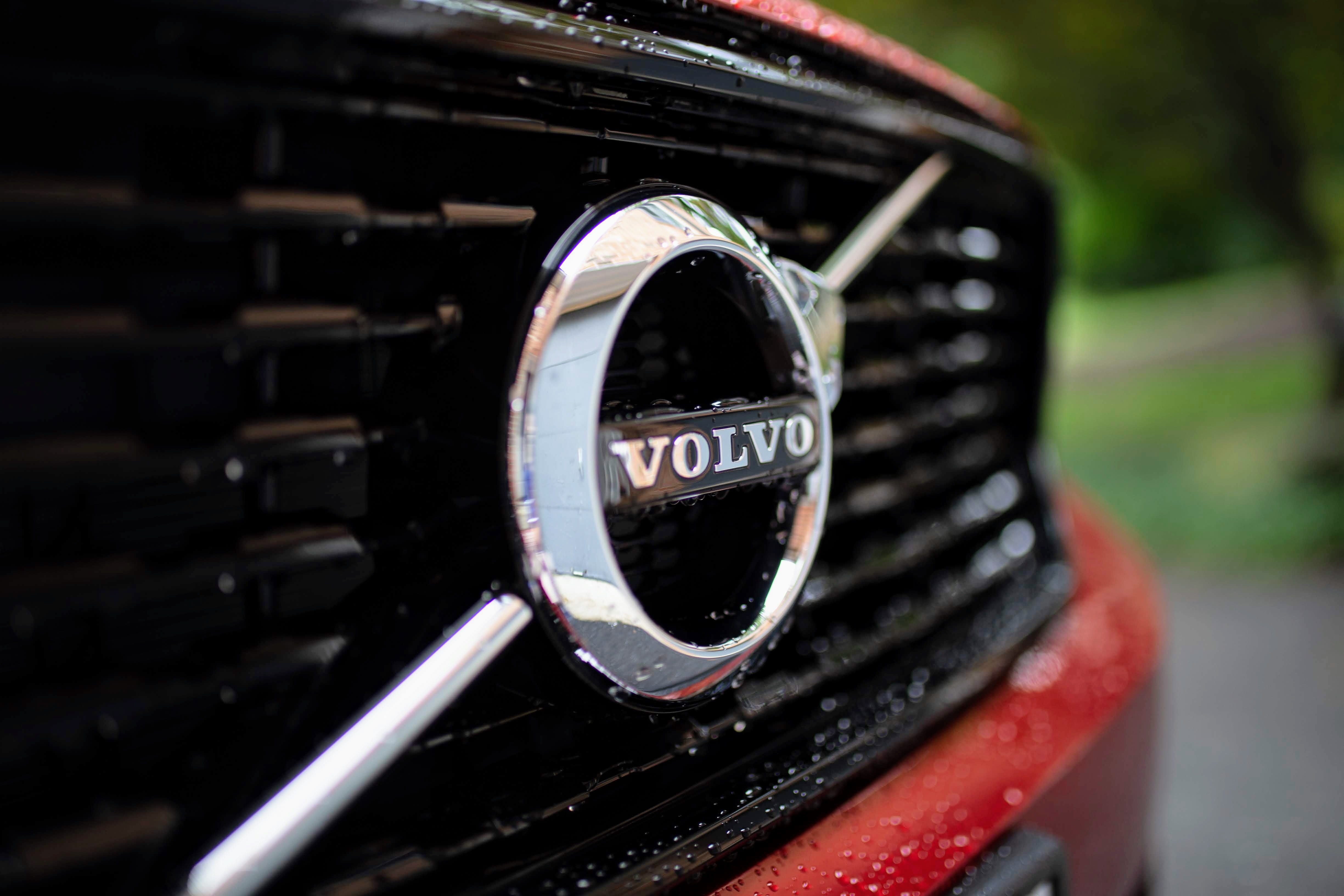 mode of transportation, xc40, volvo, emblem, brand, travel, western script, land vehicle, bumper, car, chrome, spoke, outdoors, technology, grill, no people, HD Wallpaper