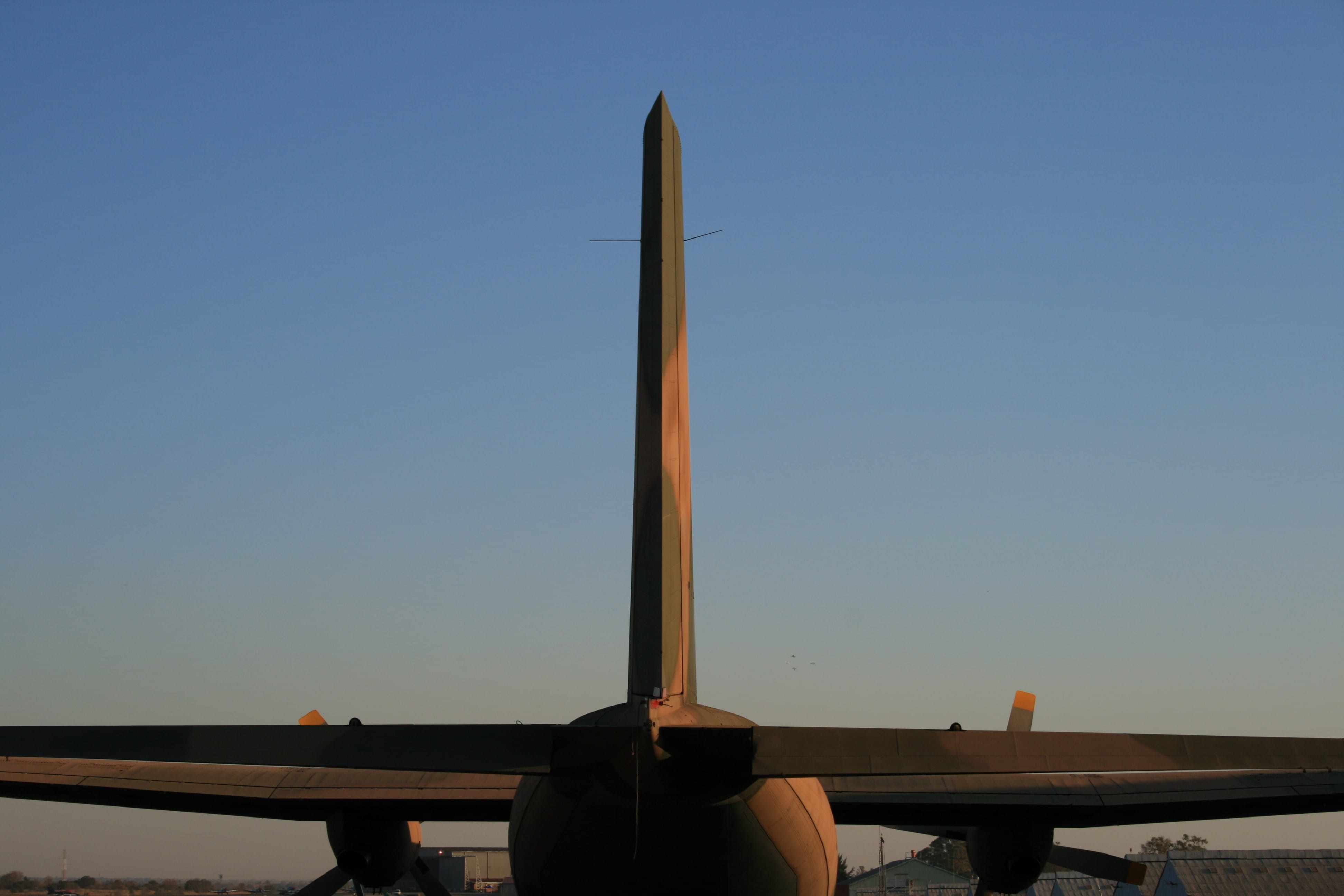 built structure, camouflage color sheme, blue, copy space, architecture, Tailplane, 4K, real people, Tail Section, troop carrier, no people, retired, clear sky, HD Wallpaper